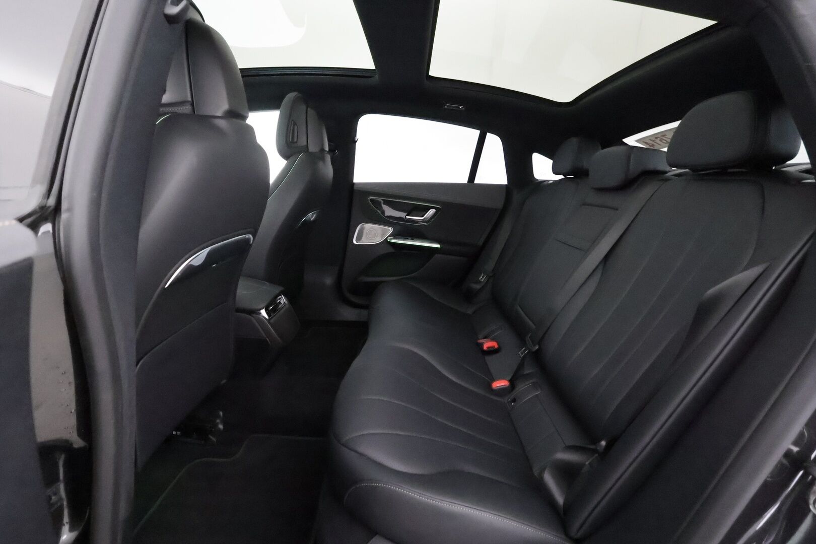 MERCEDES-BENZ EQE 2025 350 4MATIC AMG - | Koukku | ILP | Panorama | Distronic | Burmester | P.Kamera | LED-HP | Comfort-penkit Muistilla | Navi | Katveavustin | Kaistavahti | Keyless | Kahdet renkaat |