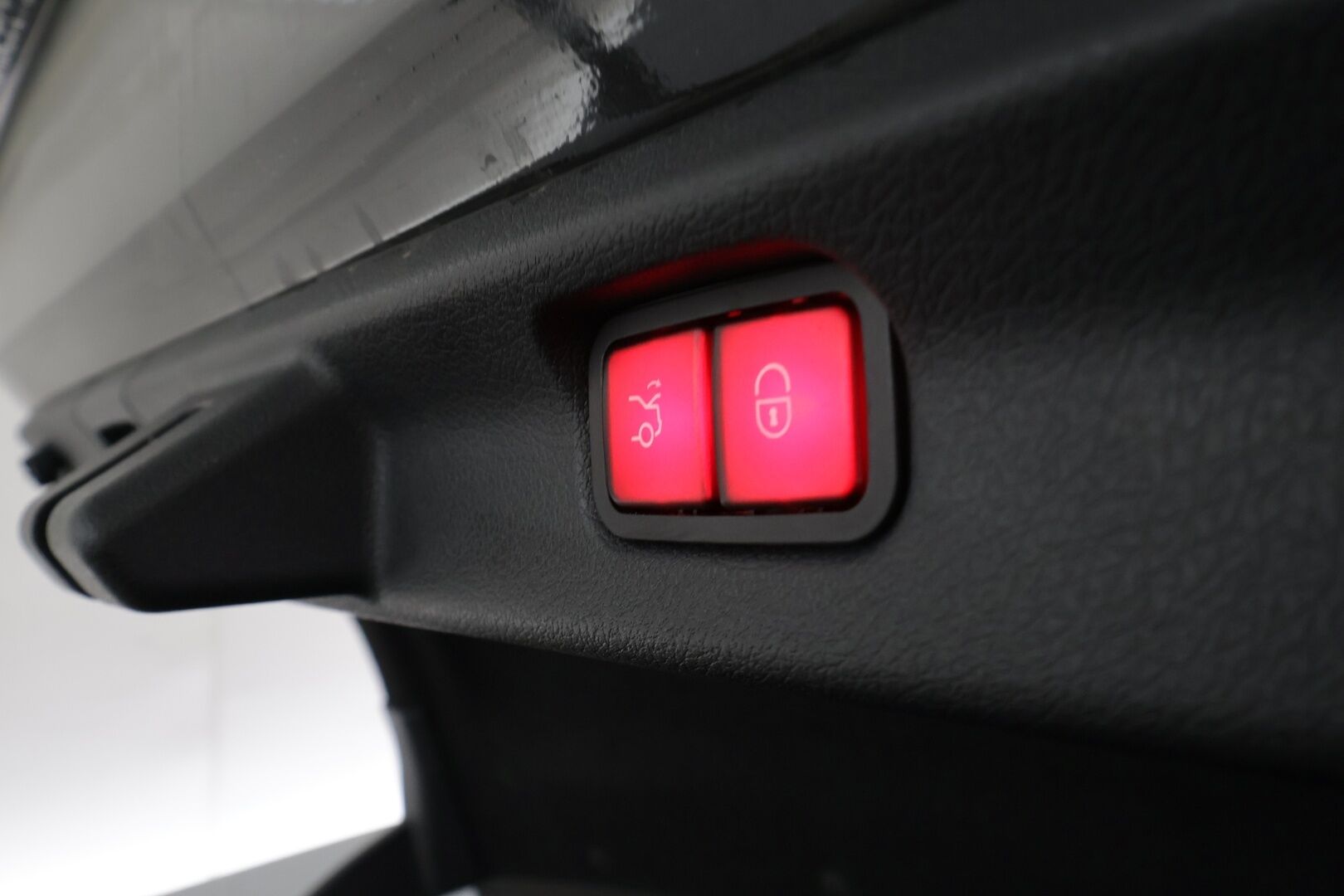 MERCEDES-BENZ EQE 2025 350 4MATIC AMG - | Koukku | ILP | Panorama | Distronic | Burmester | P.Kamera | LED-HP | Comfort-penkit Muistilla | Navi | Katveavustin | Kaistavahti | Keyless | Kahdet renkaat |