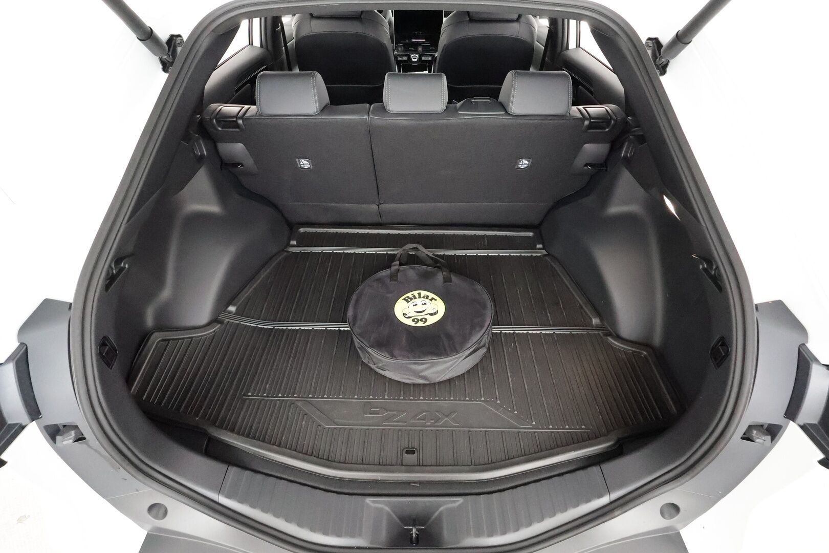 TOYOTA BZ4X 2023 71,4kWh Style - | ACC | ILP | Sähköpenkki | Puolinahat | AHS-LED | P.kamera ja tutkat | Keyless | Lämm. ratti ja tuulilasi | LDA | PDA | RSA | Navi | 2x renkaat aluin |