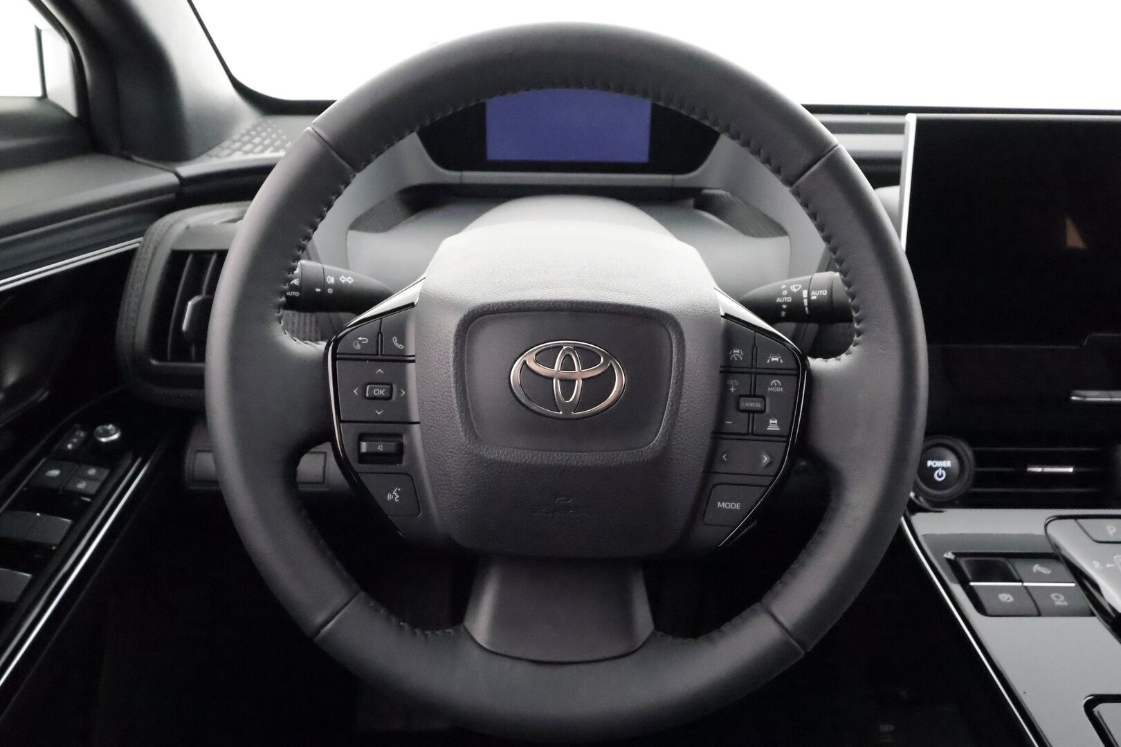 TOYOTA BZ4X 2023 71,4kWh Style - | ACC | ILP | Sähköpenkki | Puolinahat | AHS-LED | P.kamera ja tutkat | Keyless | Lämm. ratti ja tuulilasi | LDA | PDA | RSA | Navi | 2x renkaat aluin |