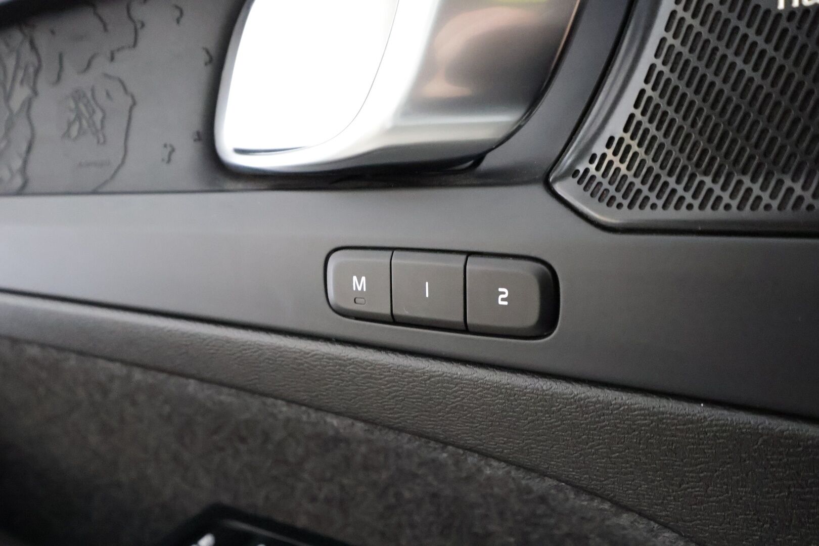 Volvo C40 2024 Recharge Twin Ultimate 82kWh - | ACC | ILP | Koukku | Pixel-LED | Harman/Kardon | Lasikatto | 360° | Muistipenkki | Sporttipenkit sähköllä | BLIS | Pilot Assist | 2x renkaat aluin |