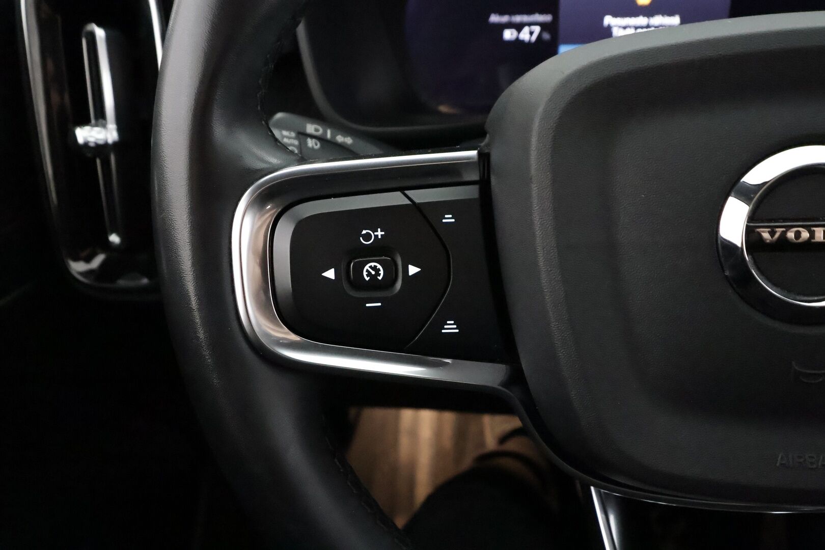Volvo C40 2024 Recharge Twin Ultimate 82kWh - | ACC | ILP | Koukku | Pixel-LED | Harman/Kardon | Lasikatto | 360° | Muistipenkki | Sporttipenkit sähköllä | BLIS | Pilot Assist | 2x renkaat aluin |