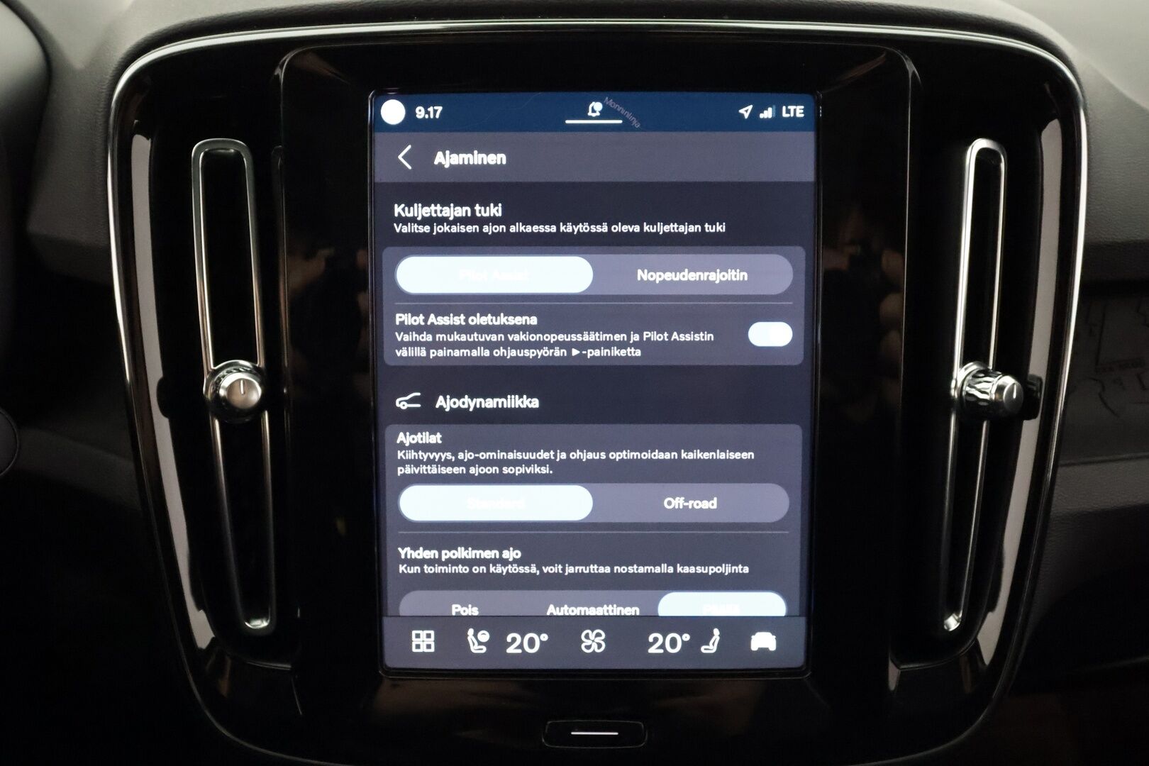 Volvo C40 2024 Recharge Twin Ultimate 82kWh - | ACC | ILP | Koukku | Pixel-LED | Harman/Kardon | Lasikatto | 360° | Muistipenkki | Sporttipenkit sähköllä | BLIS | Pilot Assist | 2x renkaat aluin |