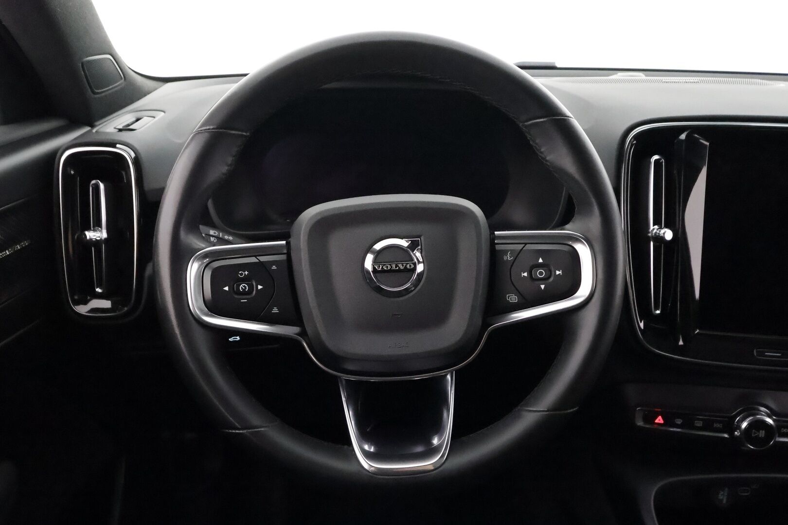 Volvo C40 2024 Recharge Twin Ultimate 82kWh - | ACC | ILP | Koukku | Pixel-LED | Harman/Kardon | Lasikatto | 360° | Muistipenkki | Sporttipenkit sähköllä | BLIS | Pilot Assist | 2x renkaat aluin |