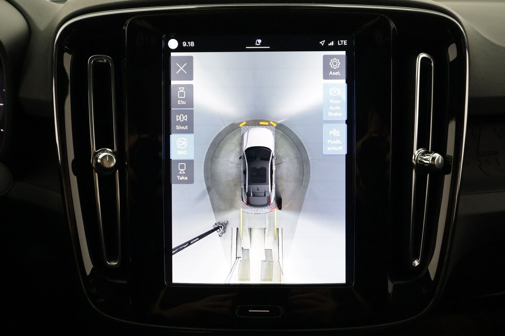 Volvo C40 2024 Recharge Twin Ultimate 82kWh - | ACC | ILP | Koukku | Pixel-LED | Harman/Kardon | Lasikatto | 360° | Muistipenkki | Sporttipenkit sähköllä | BLIS | Pilot Assist | 2x renkaat aluin |