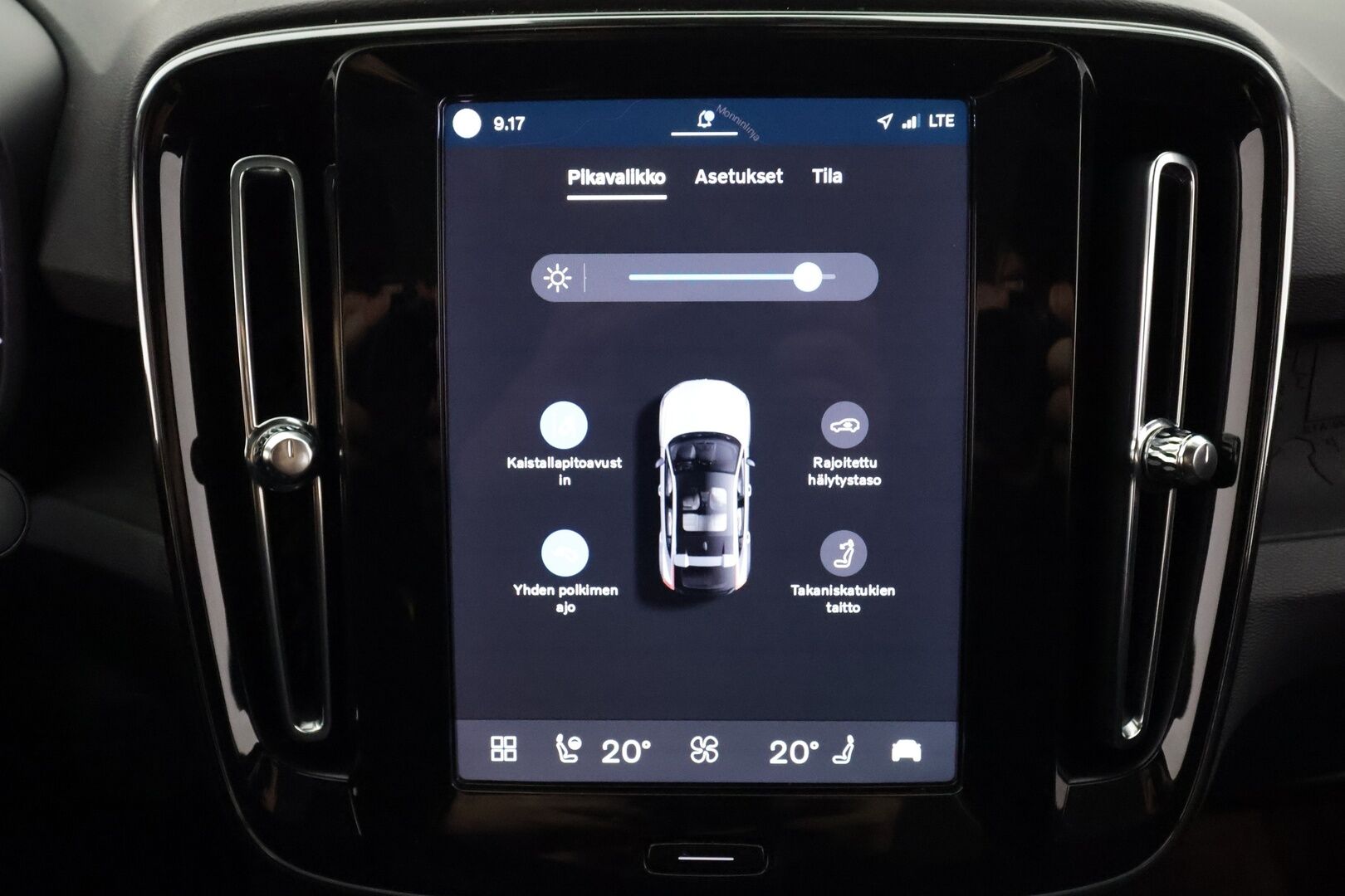 Volvo C40 2024 Recharge Twin Ultimate 82kWh - | ACC | ILP | Koukku | Pixel-LED | Harman/Kardon | Lasikatto | 360° | Muistipenkki | Sporttipenkit sähköllä | BLIS | Pilot Assist | 2x renkaat aluin |