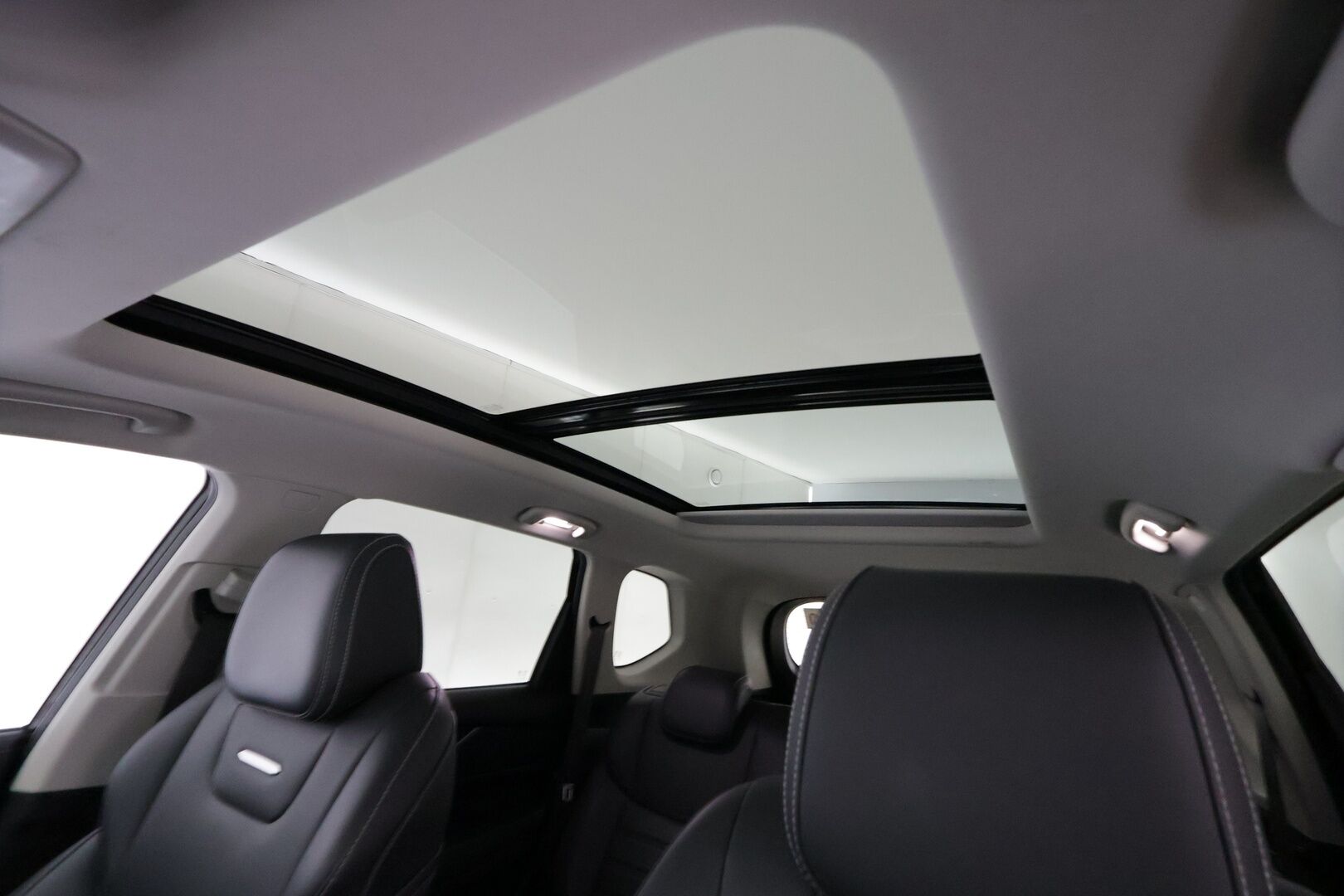 MAXUS EUNIQ 6 2022 70 kWh - | ACC | 360° | Panorama | Sähköpenkit | Nahkaverhoilu | Digimittaristo | Keyless | Lane Assist | BSM | FCW | LED | Ambient light | 2x renkaat aluin | 