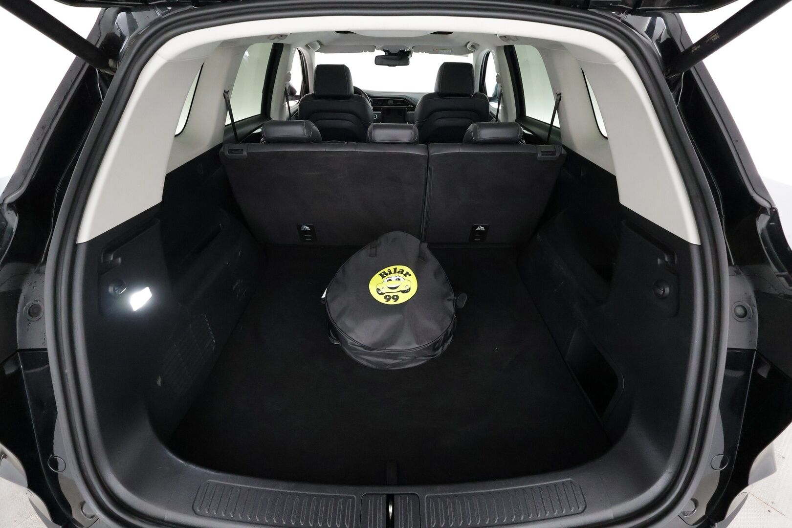 MAXUS EUNIQ 6 2022 70 kWh - | ACC | 360° | Panorama | Sähköpenkit | Nahkaverhoilu | Digimittaristo | Keyless | Lane Assist | BSM | FCW | LED | Ambient light | 2x renkaat aluin | 