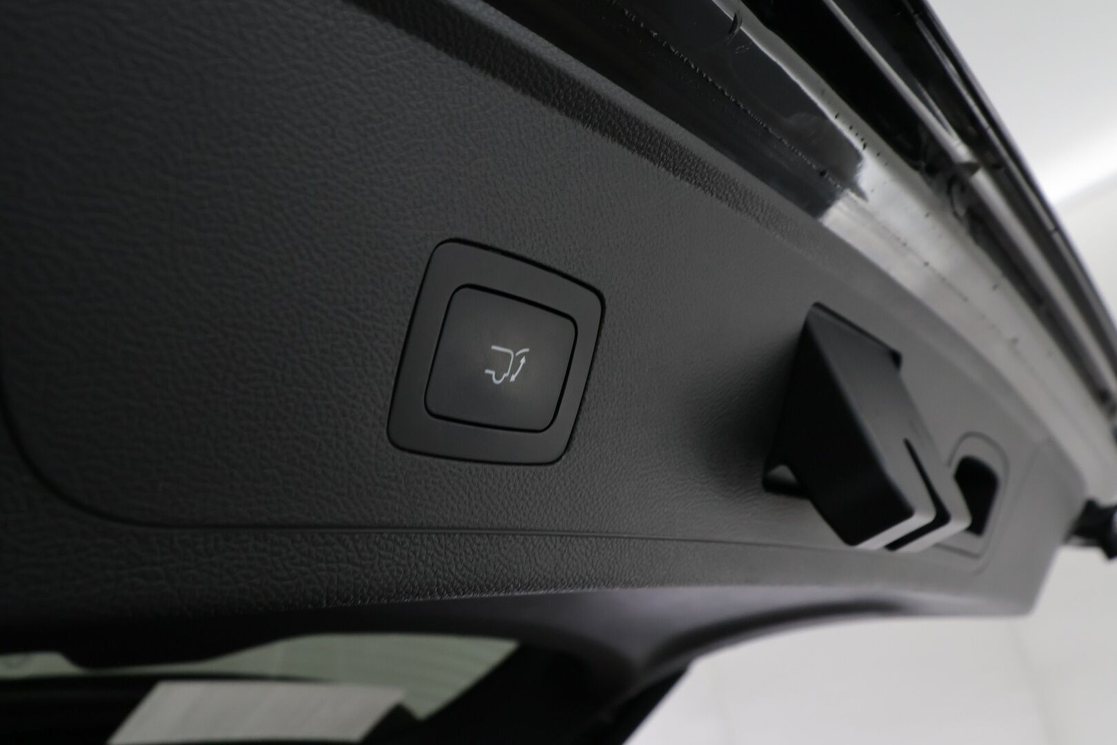 MAXUS EUNIQ 6 2022 70 kWh - | ACC | 360° | Panorama | Sähköpenkit | Nahkaverhoilu | Digimittaristo | Keyless | Lane Assist | BSM | FCW | LED | Ambient light | 2x renkaat aluin | 