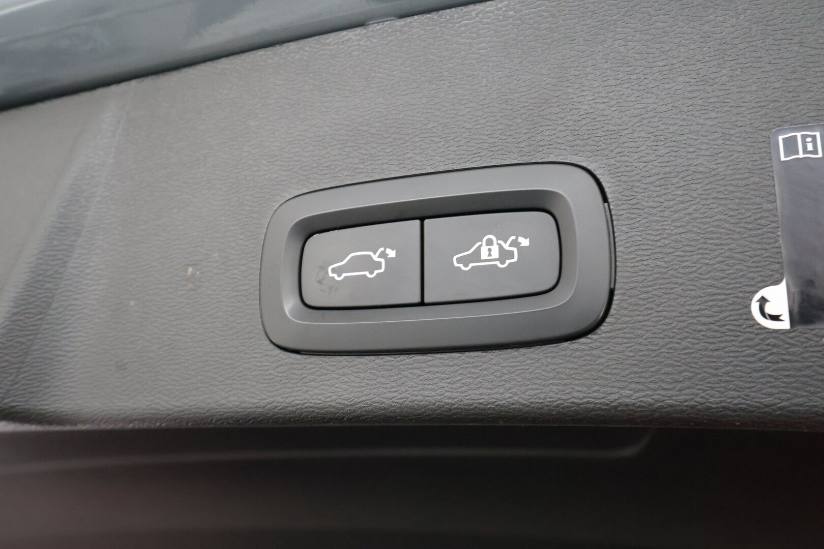 Volvo XC40 2022 T4 TwE Business R-Design aut - | ACC | H&K | Full-LED | Sporttipenkit | 360 | Lisälämmitin | Navi | Kaistavahti | Keyless | Apple&Android | Kahdet renkaat | Merkkihuollot |