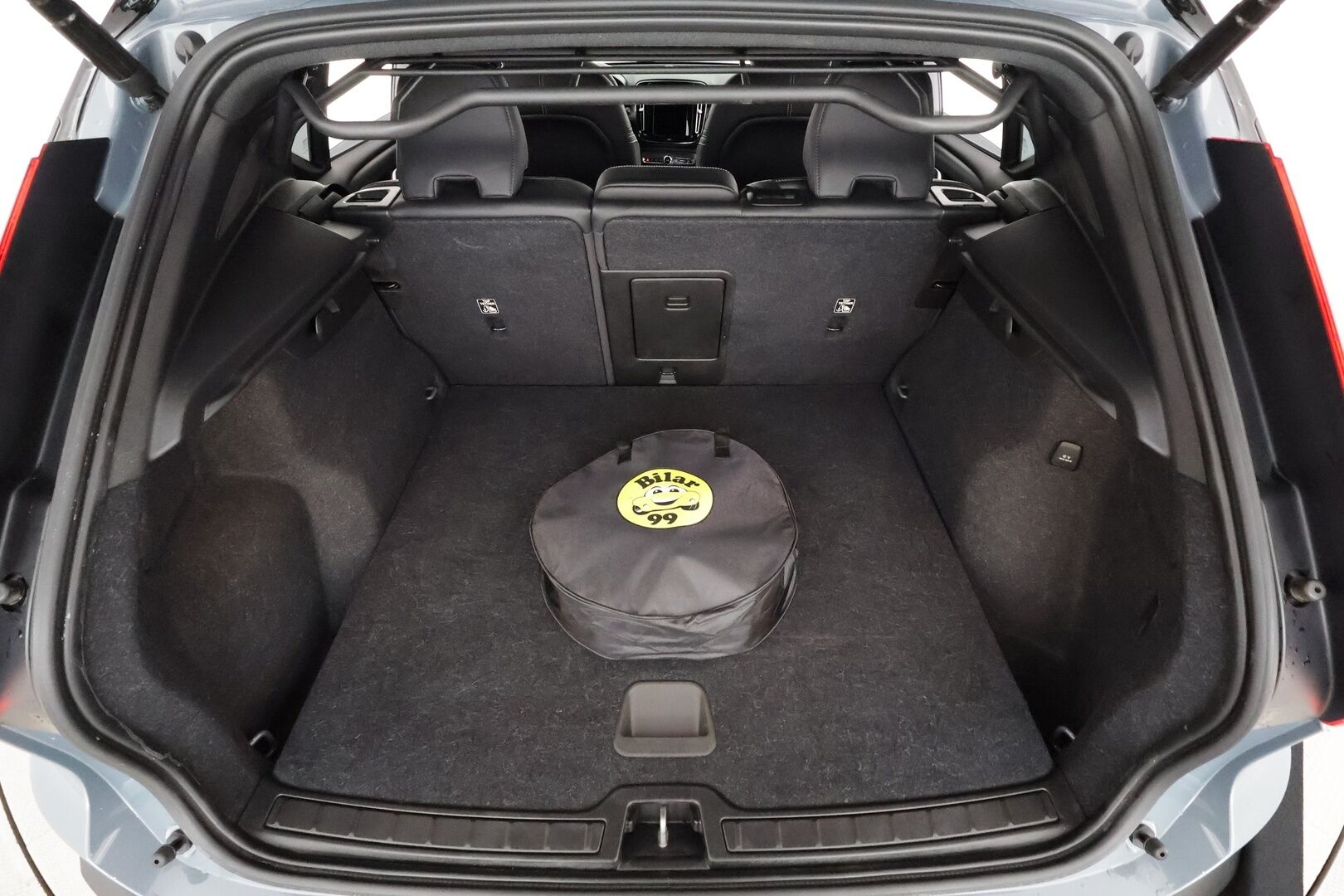Volvo XC40 2022 T4 TwE Business R-Design aut - | ACC | H&K | Full-LED | Sporttipenkit | 360 | Lisälämmitin | Navi | Kaistavahti | Keyless | Apple&Android | Kahdet renkaat | Merkkihuollot |