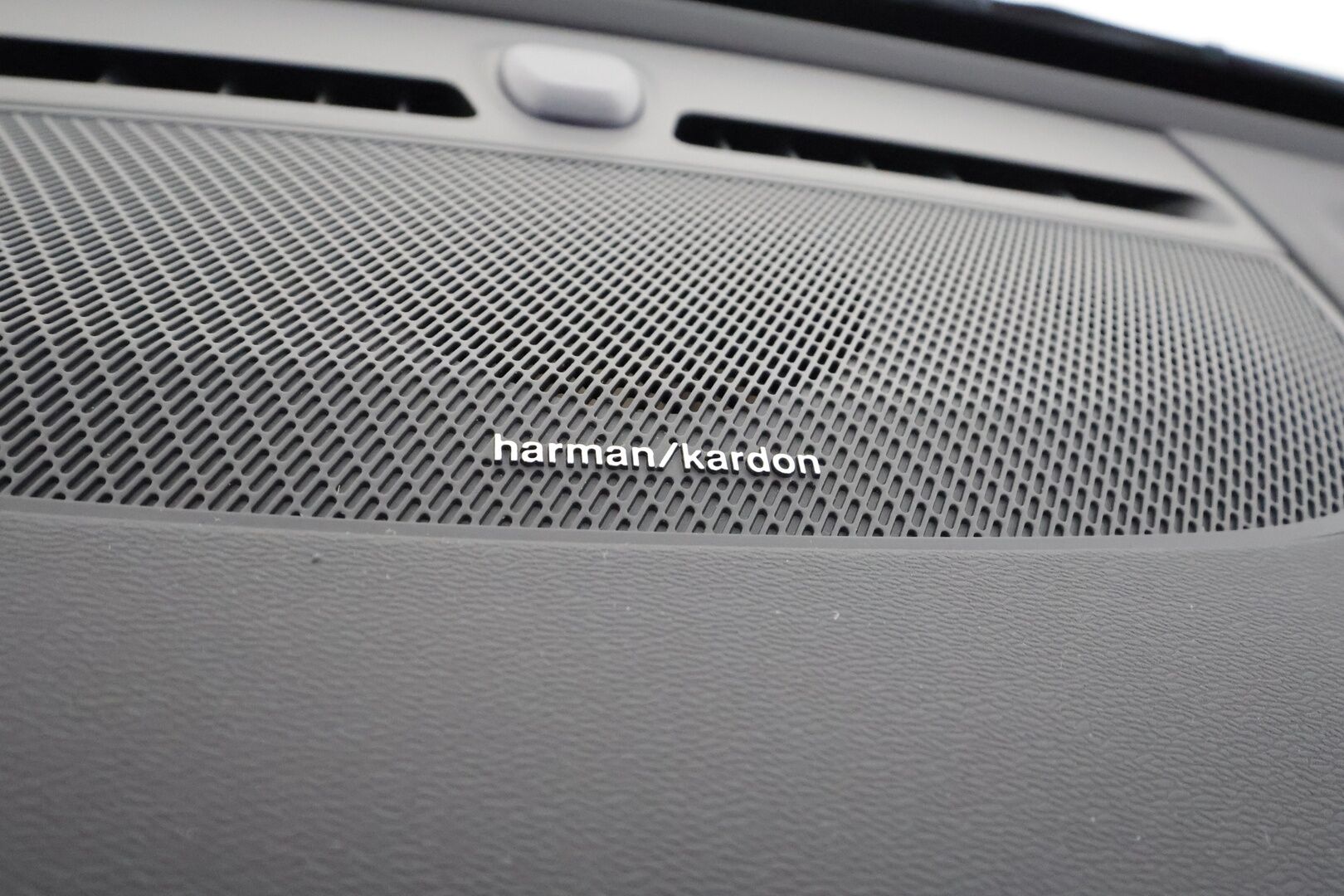 Volvo XC40 2022 T4 TwE Business R-Design aut - | ACC | H&K | Full-LED | Sporttipenkit | 360 | Lisälämmitin | Navi | Kaistavahti | Keyless | Apple&Android | Kahdet renkaat | Merkkihuollot |