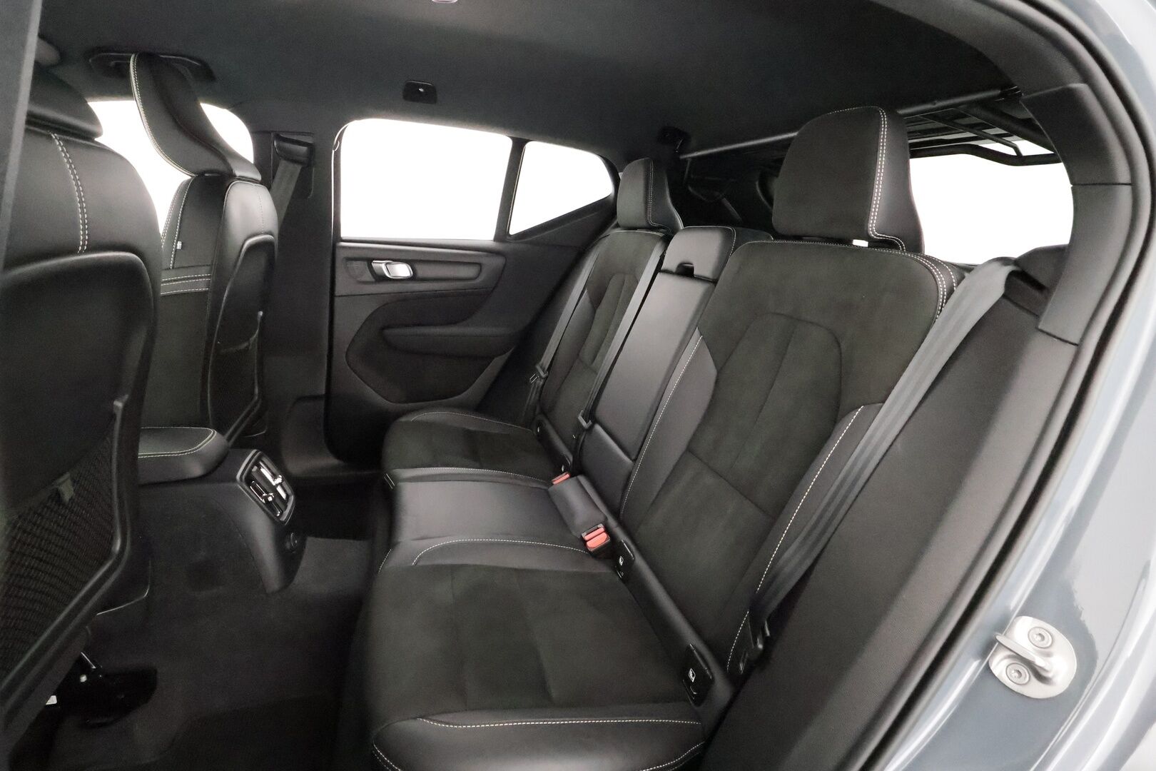 Volvo XC40 2022 T4 TwE Business R-Design aut - | ACC | H&K | Full-LED | Sporttipenkit | 360 | Lisälämmitin | Navi | Kaistavahti | Keyless | Apple&Android | Kahdet renkaat | Merkkihuollot |
