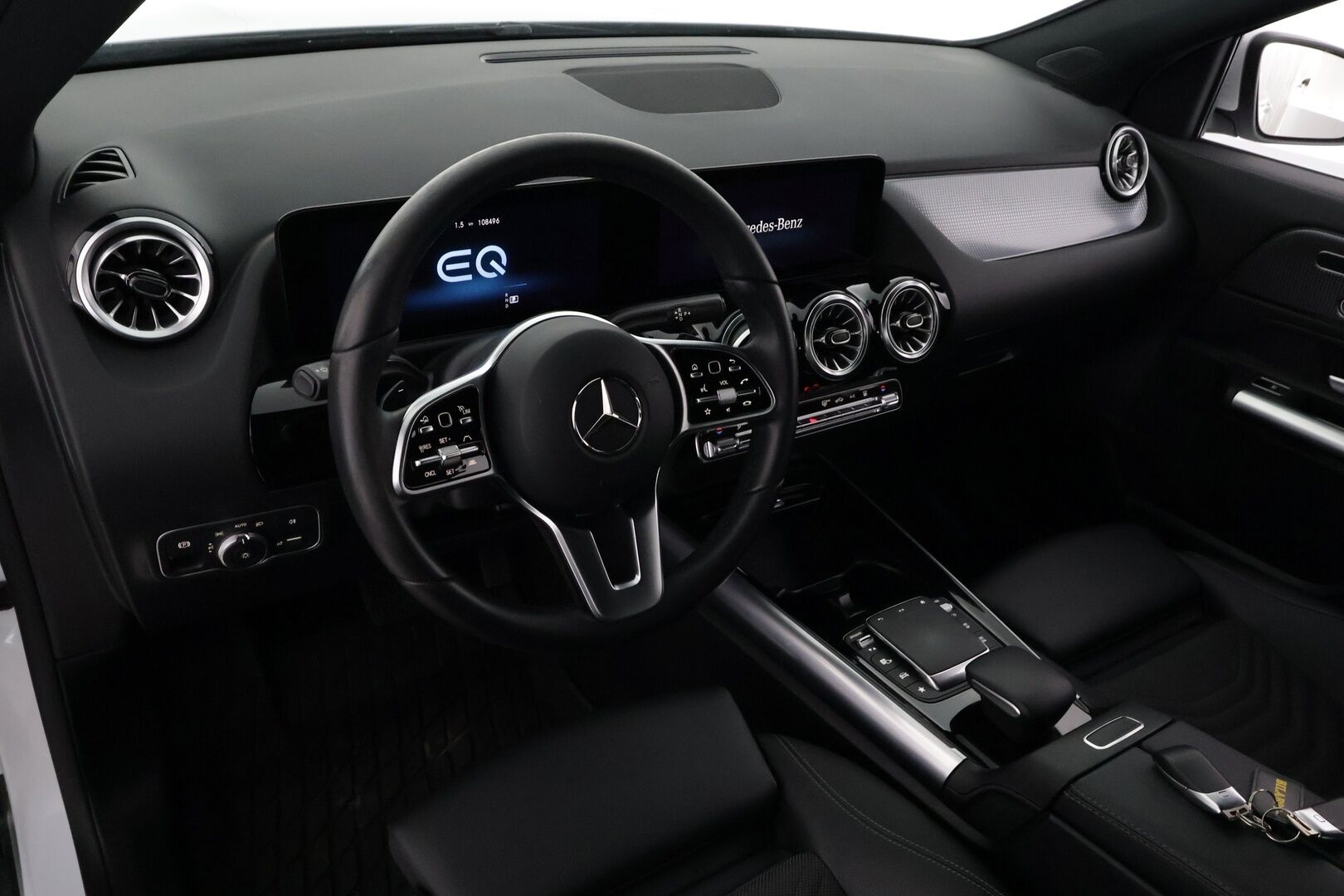 MERCEDES-BENZ EQA 2023 300 4MATIC Business - | Distronic+ | ILP | Widescreen | Muistipenkit | Ambient light | P.kamera | Keyless | LED | Lane Assist | BSM | 2x renkaat aluin | Merkkihuollot |