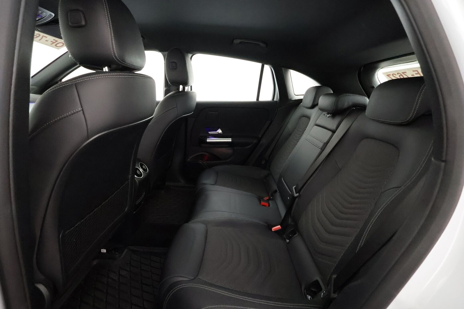 MERCEDES-BENZ EQA 2023 300 4MATIC Business - | Distronic+ | ILP | Widescreen | Muistipenkit | Ambient light | P.kamera | Keyless | LED | Lane Assist | BSM | 2x renkaat aluin | Merkkihuollot |