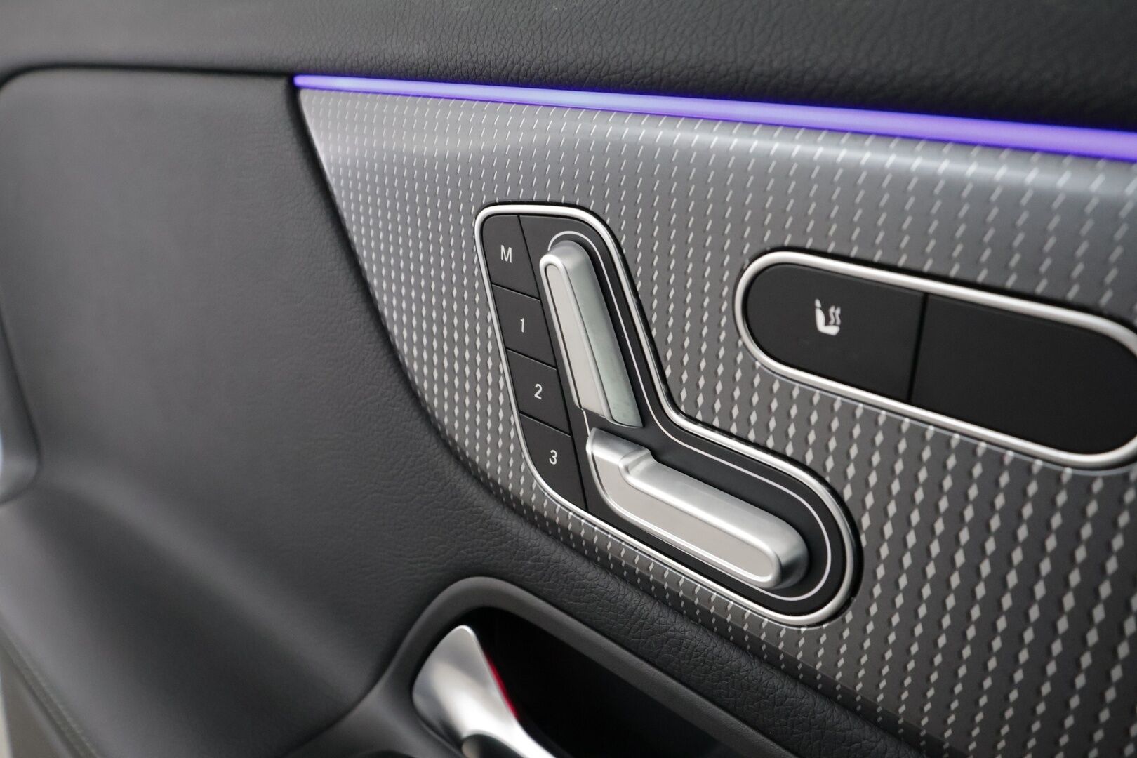 MERCEDES-BENZ EQA 2023 300 4MATIC Business - | Distronic+ | ILP | Widescreen | Muistipenkit | Ambient light | P.kamera | Keyless | LED | Lane Assist | BSM | 2x renkaat aluin | Merkkihuollot |
