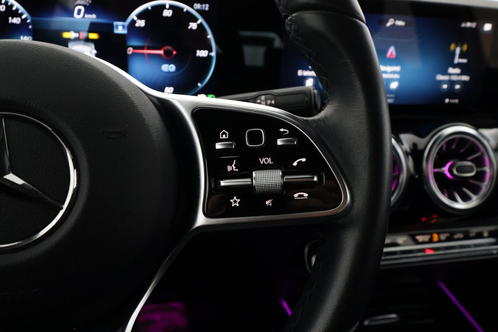 MERCEDES-BENZ EQA 2023 300 4MATIC Business - | Distronic+ | ILP | Widescreen | Muistipenkit | Ambient light | P.kamera | Keyless | LED | Lane Assist | BSM | 2x renkaat aluin | Merkkihuollot |