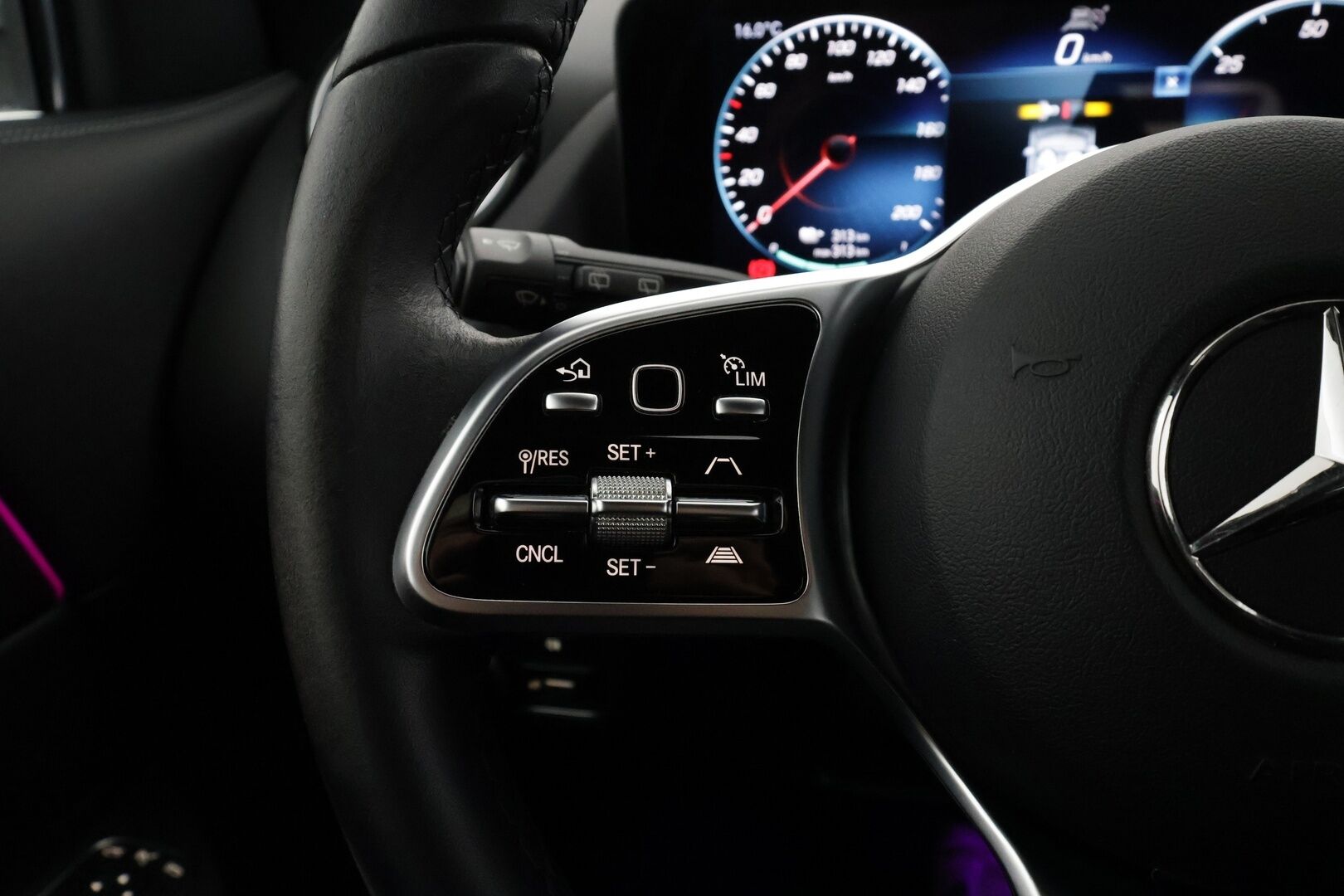 MERCEDES-BENZ EQA 2023 300 4MATIC Business - | Distronic+ | ILP | Widescreen | Muistipenkit | Ambient light | P.kamera | Keyless | LED | Lane Assist | BSM | 2x renkaat aluin | Merkkihuollot |