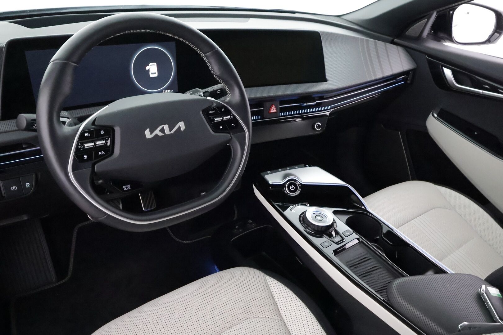 KIA EV6 2023 GT-Line AWD 77 kWh 325 hv - | ACC | ILP | Meridian | Ilmastoidut relax penkit | HUD | 360° | Muistipenkki | V2L | HDA | BSM | CTA | Ambient light | Merkkihuollot | 