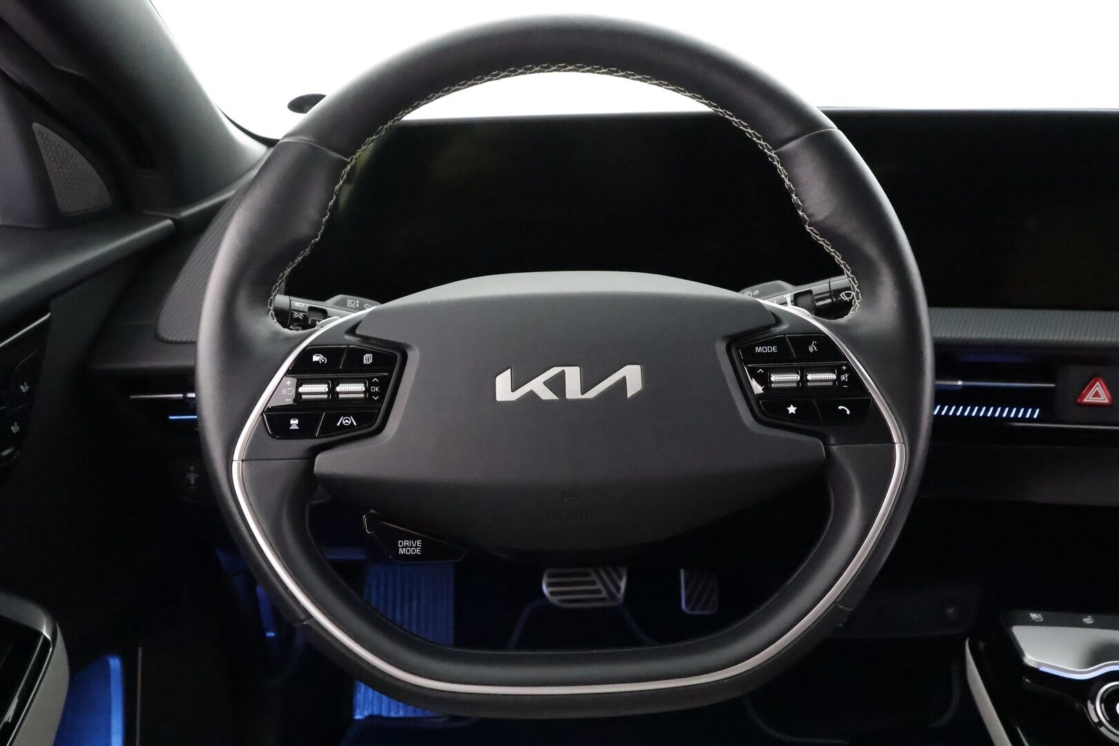 KIA EV6 2023 GT-Line AWD 77 kWh 325 hv - | ACC | ILP | Meridian | Ilmastoidut relax penkit | HUD | 360° | Muistipenkki | V2L | HDA | BSM | CTA | Ambient light | Merkkihuollot | 