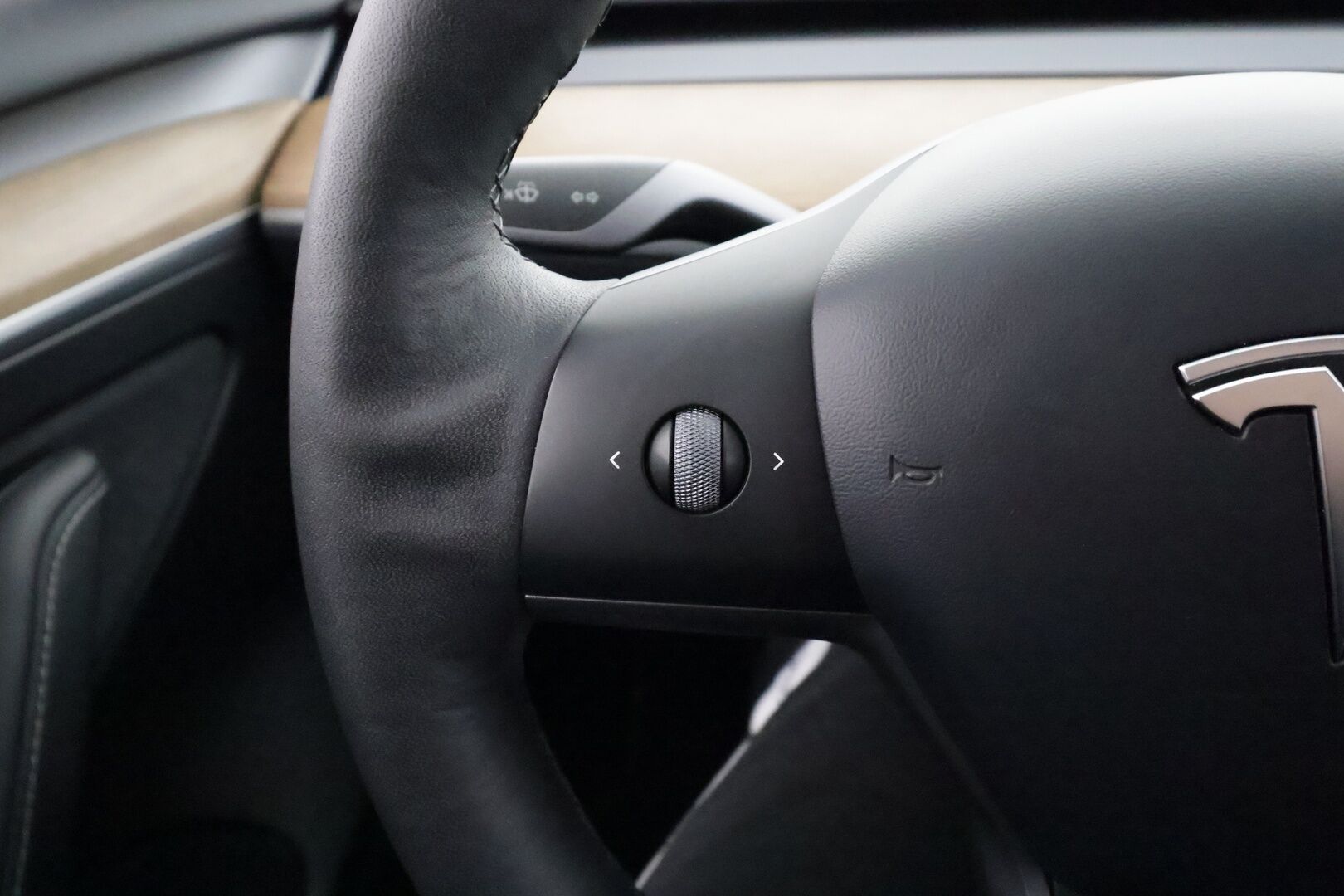 TESLA MODEL 3 2021 Standard Range Plus - | ACC | ILP | EAP | Refresh | Lasikatto | Matrix-LED | Muistipenkki | Sähkönahat | P.kamera | Aidot p.tutkat |  2x renkaat aluin | ALV | 