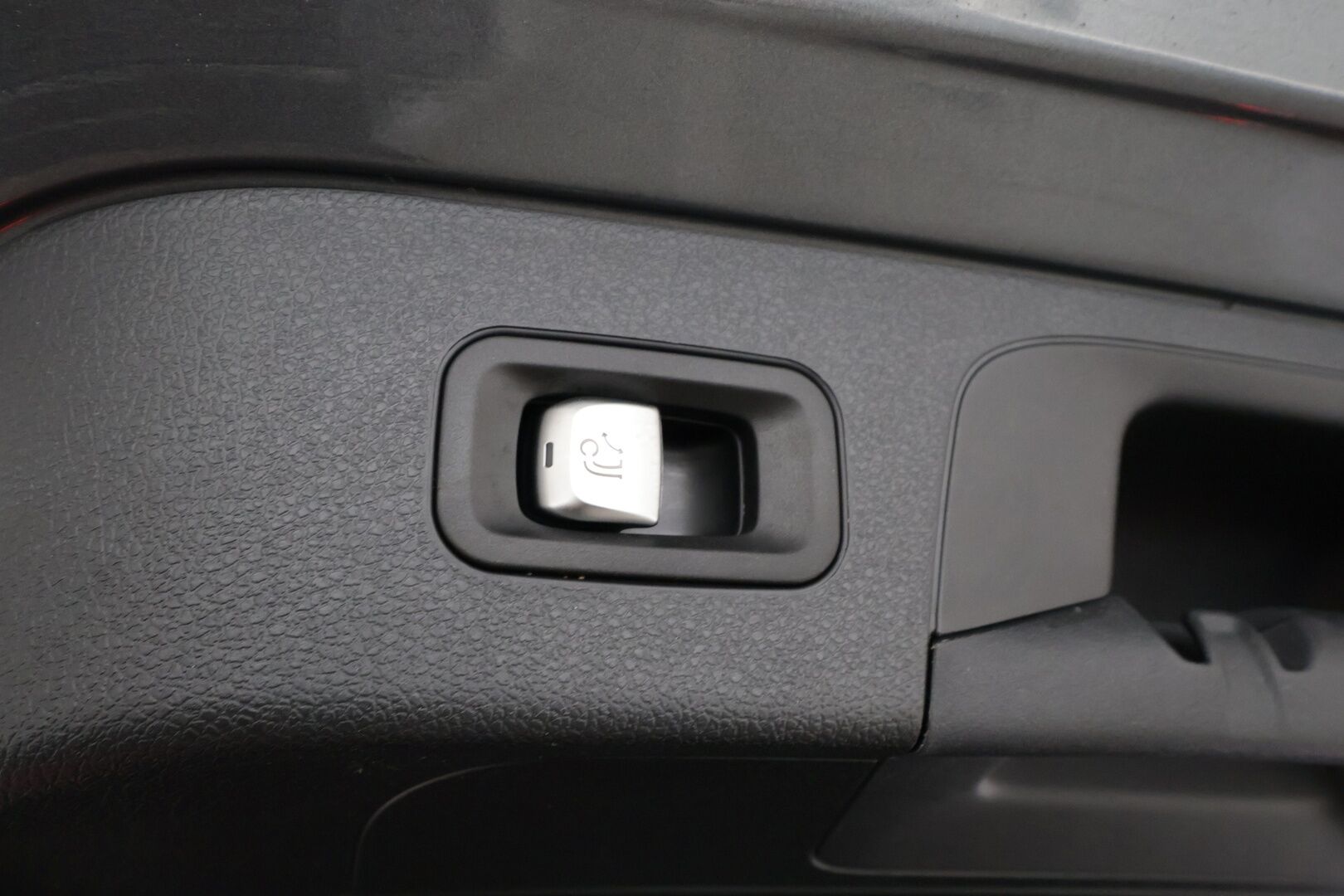 MERCEDES-BENZ EQC 2022 400 4MATIC Business AMG - | Distronic+ | Koukku | Lisälämmitin | Lasikattoluukku | Widescreen | HUD | LED | 360-Kamera | Muistipenkit | Koti&Kauppalaturi |