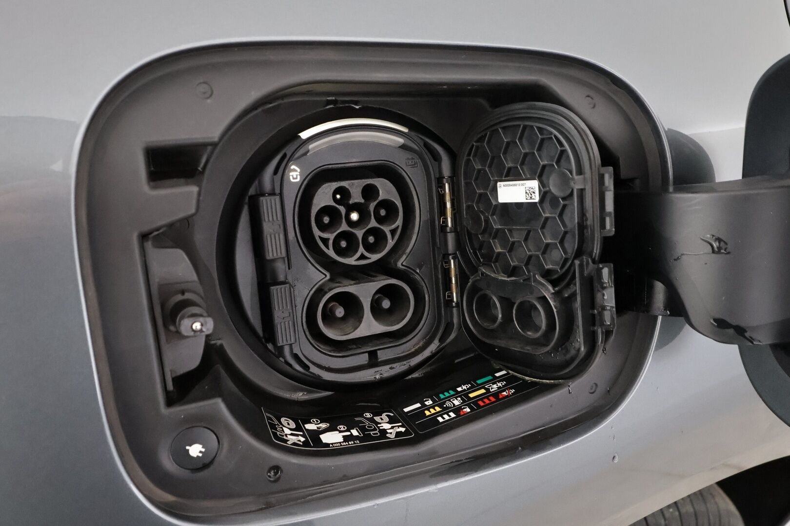 MERCEDES-BENZ EQC 2022 400 4MATIC Business AMG - | Distronic+ | Koukku | Lisälämmitin | Lasikattoluukku | Widescreen | HUD | LED | 360-Kamera | Muistipenkit | Koti&Kauppalaturi |
