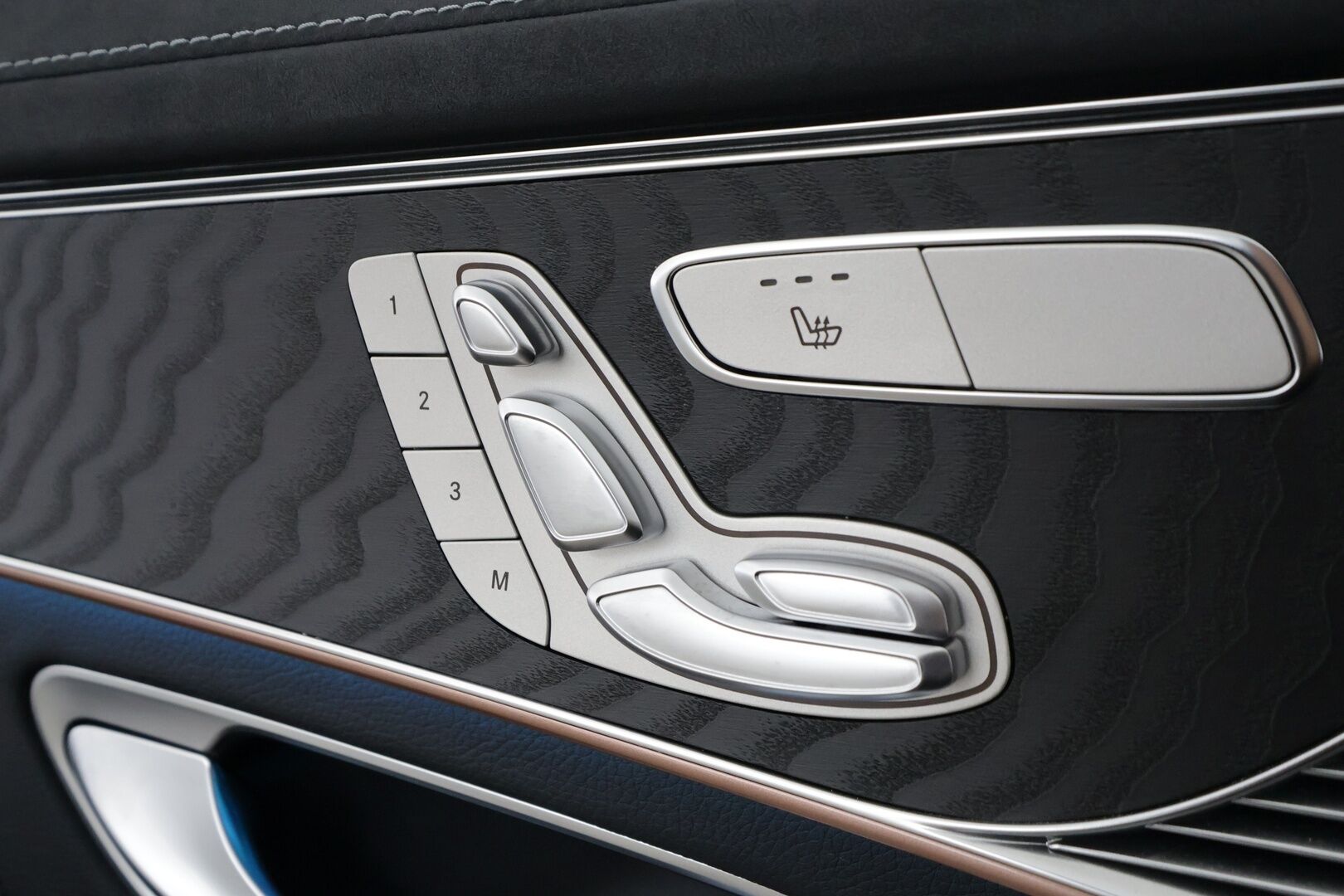 MERCEDES-BENZ EQC 2022 400 4MATIC Business AMG - | Distronic+ | Koukku | Lisälämmitin | Lasikattoluukku | Widescreen | HUD | LED | 360-Kamera | Muistipenkit | Koti&Kauppalaturi |
