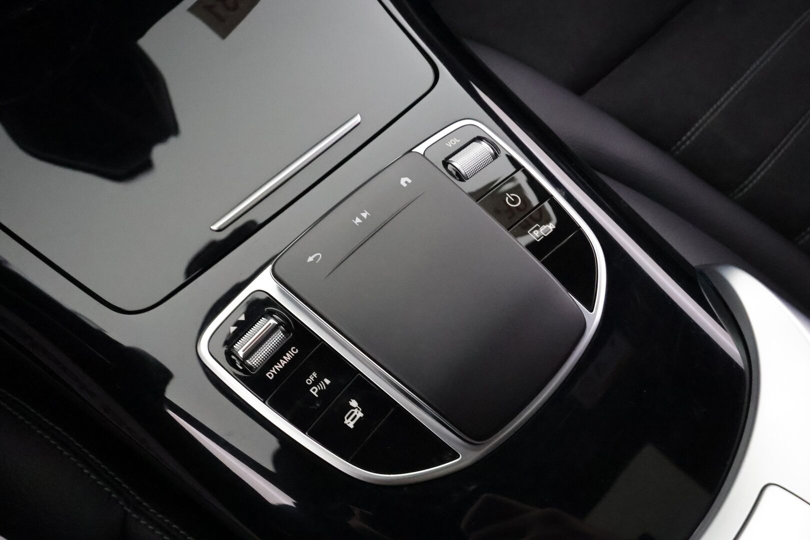 MERCEDES-BENZ EQC 2022 400 4MATIC Business AMG - | Distronic+ | Koukku | Lisälämmitin | Lasikattoluukku | Widescreen | HUD | LED | 360-Kamera | Muistipenkit | Koti&Kauppalaturi |