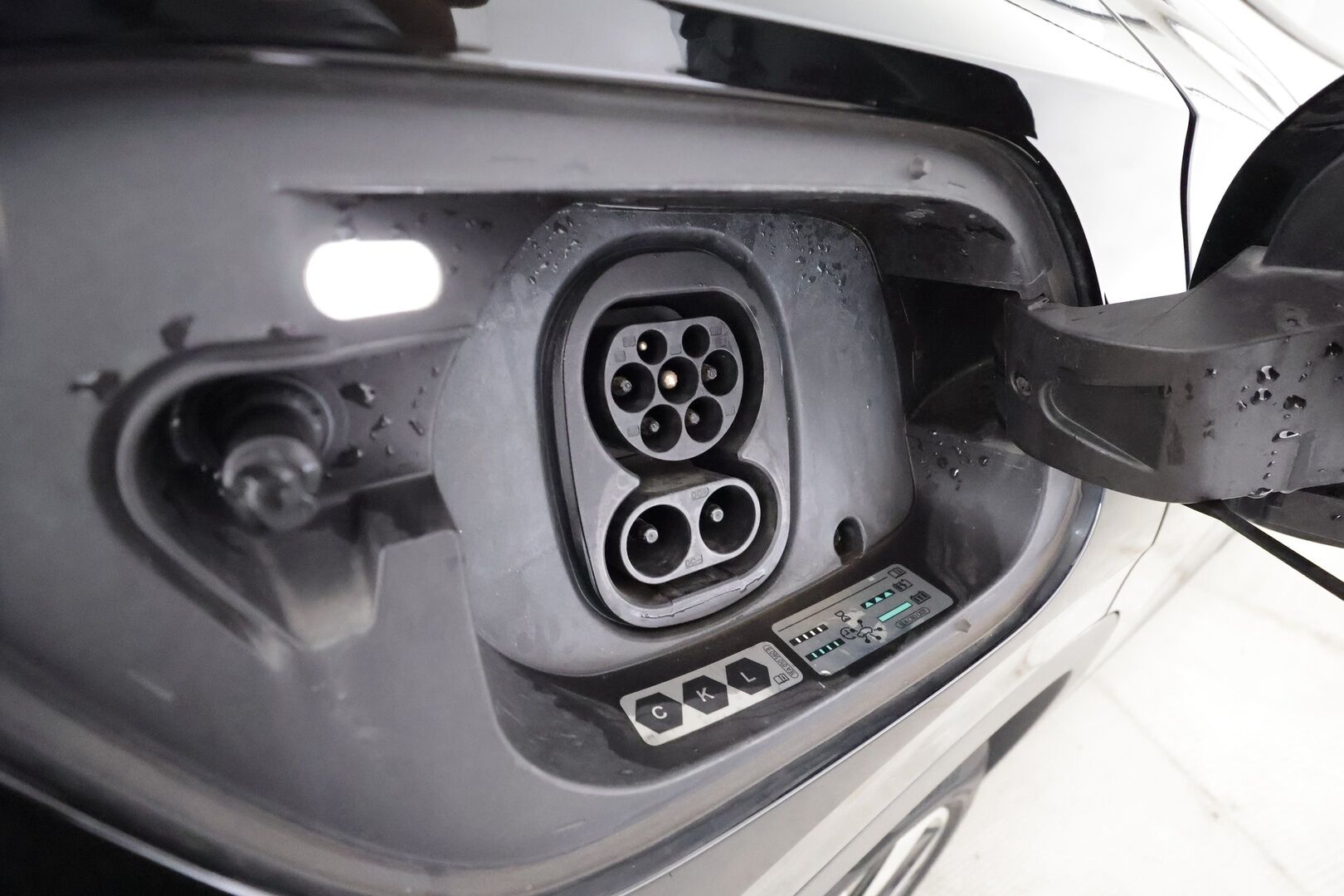 VOLKSWAGEN ID.4 2023 Pro Performance Business 150 kW, akku 77 kWh - | ILP | Koukku | HUD | ACC | Matrix-LED | 360 | Hierovat Sporttipenkit Muistilla | Navi | Kaistavahti | Keyless | 2x Latauskaapelit | Kahdet renkaat | Merkkihuollot |