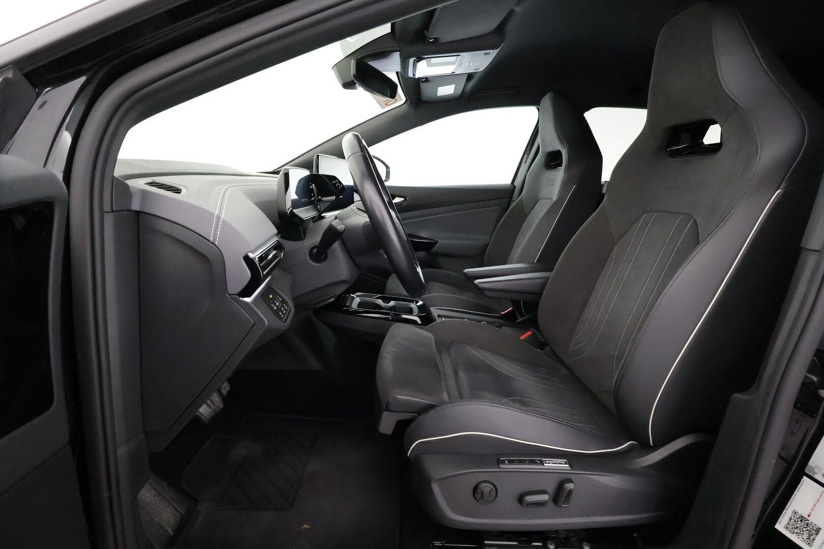 VOLKSWAGEN ID.4 2023 Pro Performance Business 150 kW, akku 77 kWh - | ILP | Koukku | HUD | ACC | Matrix-LED | 360 | Hierovat Sporttipenkit Muistilla | Navi | Kaistavahti | Keyless | 2x Latauskaapelit | Kahdet renkaat | Merkkihuollot |