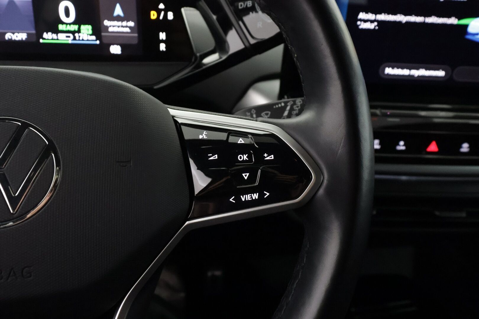VOLKSWAGEN ID.4 2023 Pro Performance Business 150 kW, akku 77 kWh - | ILP | Koukku | HUD | ACC | Matrix-LED | 360 | Hierovat Sporttipenkit Muistilla | Navi | Kaistavahti | Keyless | 2x Latauskaapelit | Kahdet renkaat | Merkkihuollot |