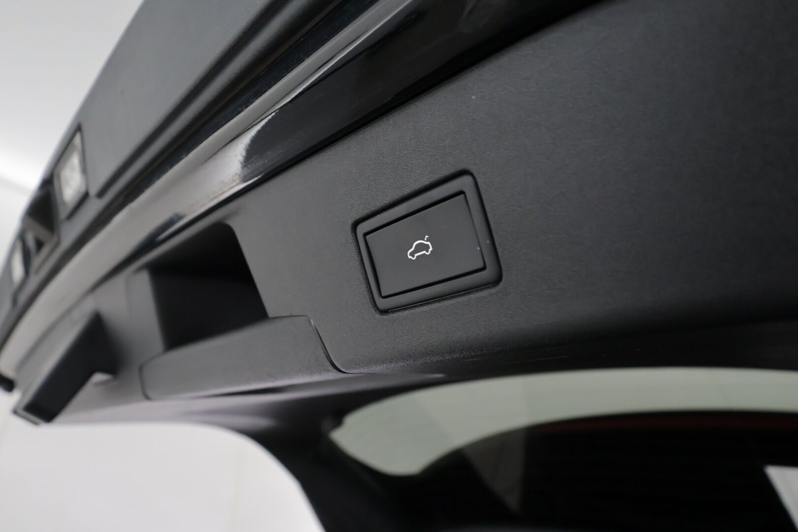 VOLKSWAGEN ID.4 2023 Pro Performance Business 150 kW, akku 77 kWh - | ILP | Koukku | HUD | ACC | Matrix-LED | 360 | Hierovat Sporttipenkit Muistilla | Navi | Kaistavahti | Keyless | 2x Latauskaapelit | Kahdet renkaat | Merkkihuollot |