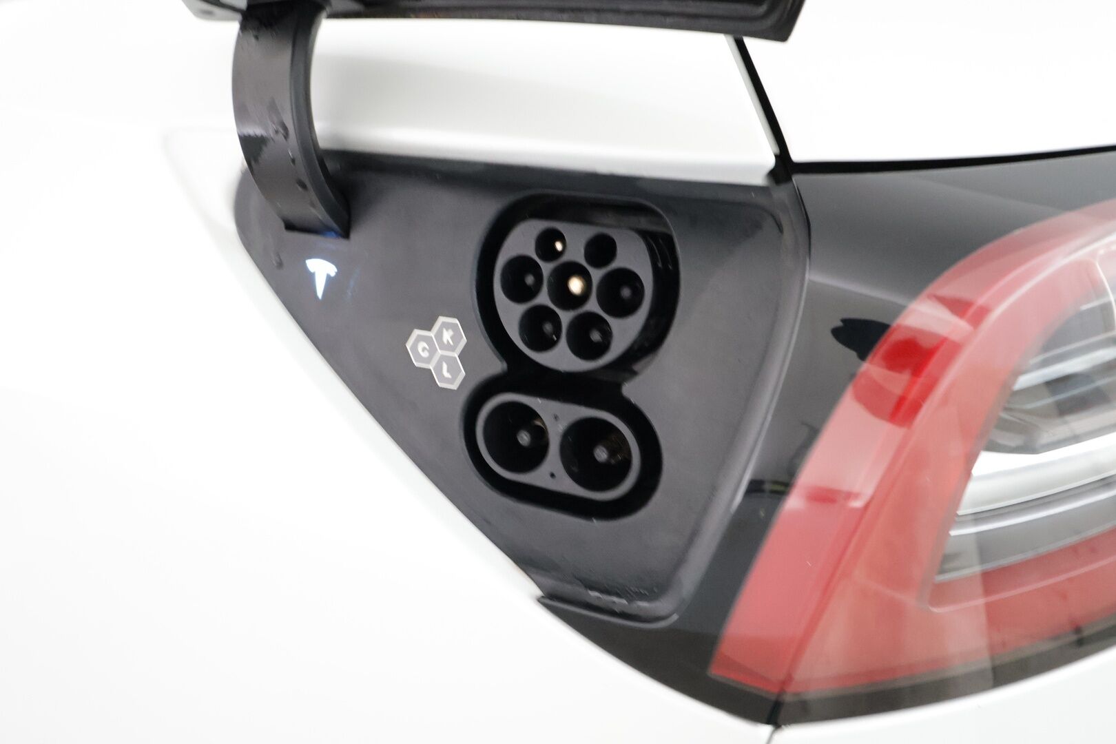Tesla Model Y 2024 Long Range - | ILP | ACC | Lasikatto | Matrix-LED | P.Kamera | Muistipenkki | Premium Audio | Navi | Kaistavahti | Keyless | 2x Latauskaapelit | Kahdet renkaat |