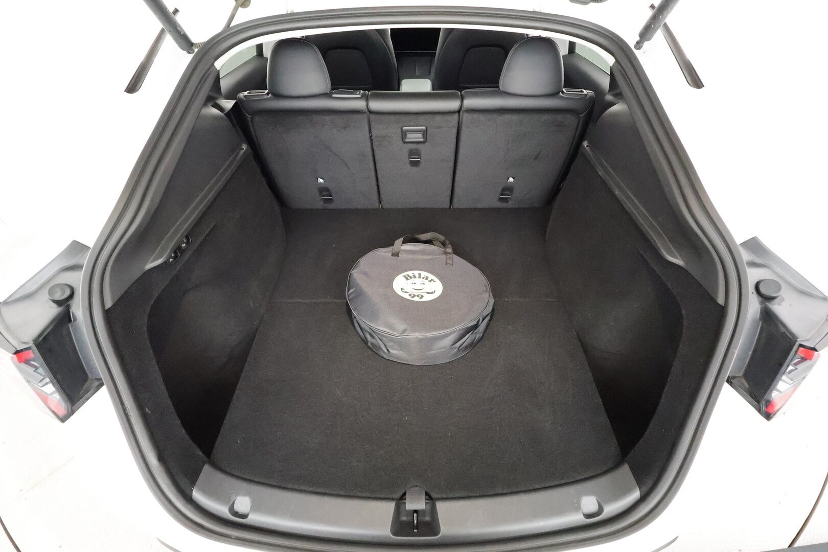 Tesla Model Y 2024 Long Range - | ILP | ACC | Lasikatto | Matrix-LED | P.Kamera | Muistipenkki | Premium Audio | Navi | Kaistavahti | Keyless | 2x Latauskaapelit | Kahdet renkaat |