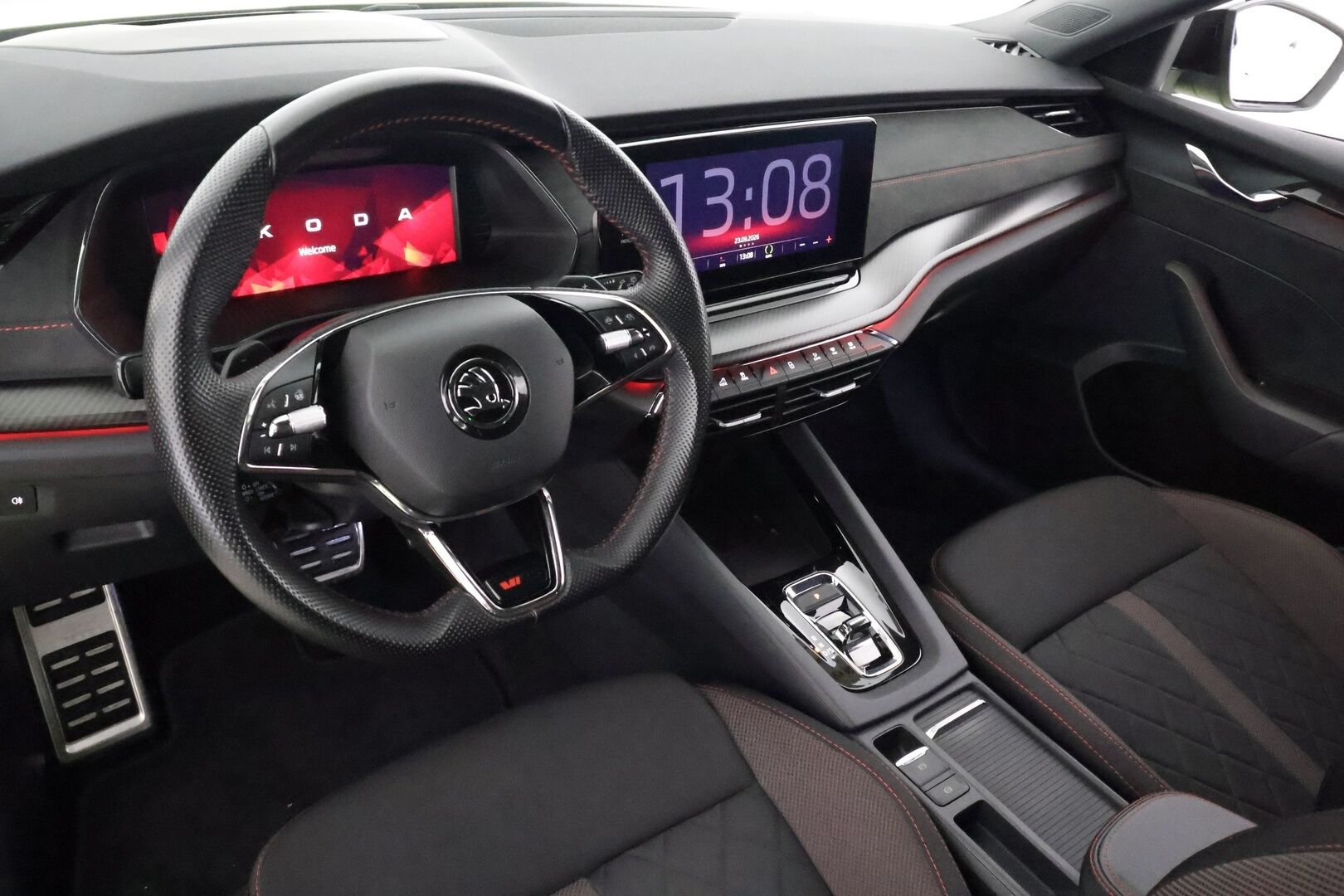 Skoda Octavia 2024 1,4 TSI PHEV RS Ambition iV DSG Autom. - | Webasto | Koukku | ACC | Matrix-LED | P.Kamera | HUD | Kaistavahti | Navi | Keyless | Merkkihuollot | 2x Latauskaapelit |