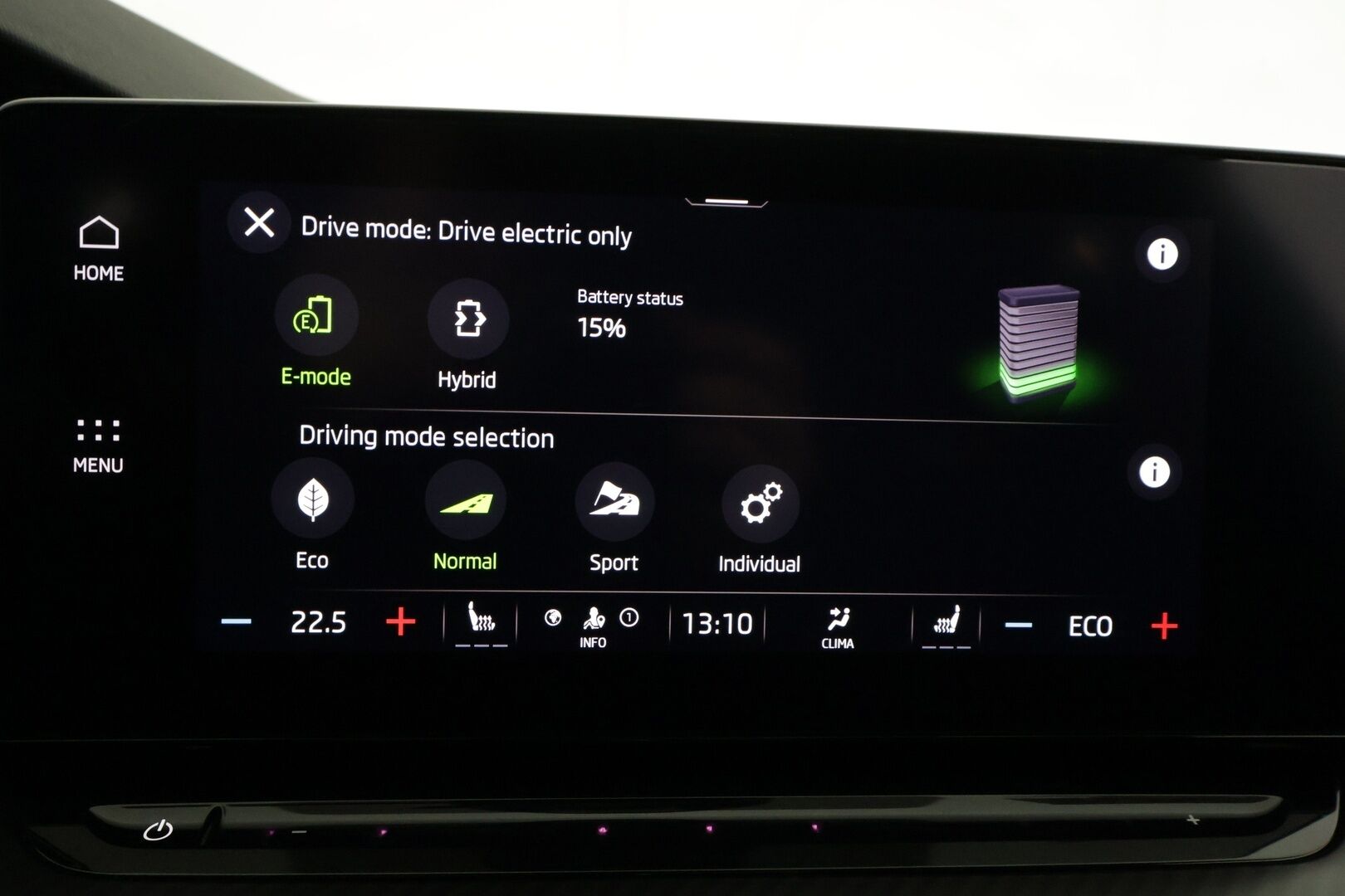 Skoda Octavia 2024 1,4 TSI PHEV RS iV DSG Autom. - | Webasto | Koukku | ACC | Matrix-LED | P.Kamera | HUD | Kaistavahti | Navi | Keyless | Merkkihuollot | 2x Latauskaapelit |