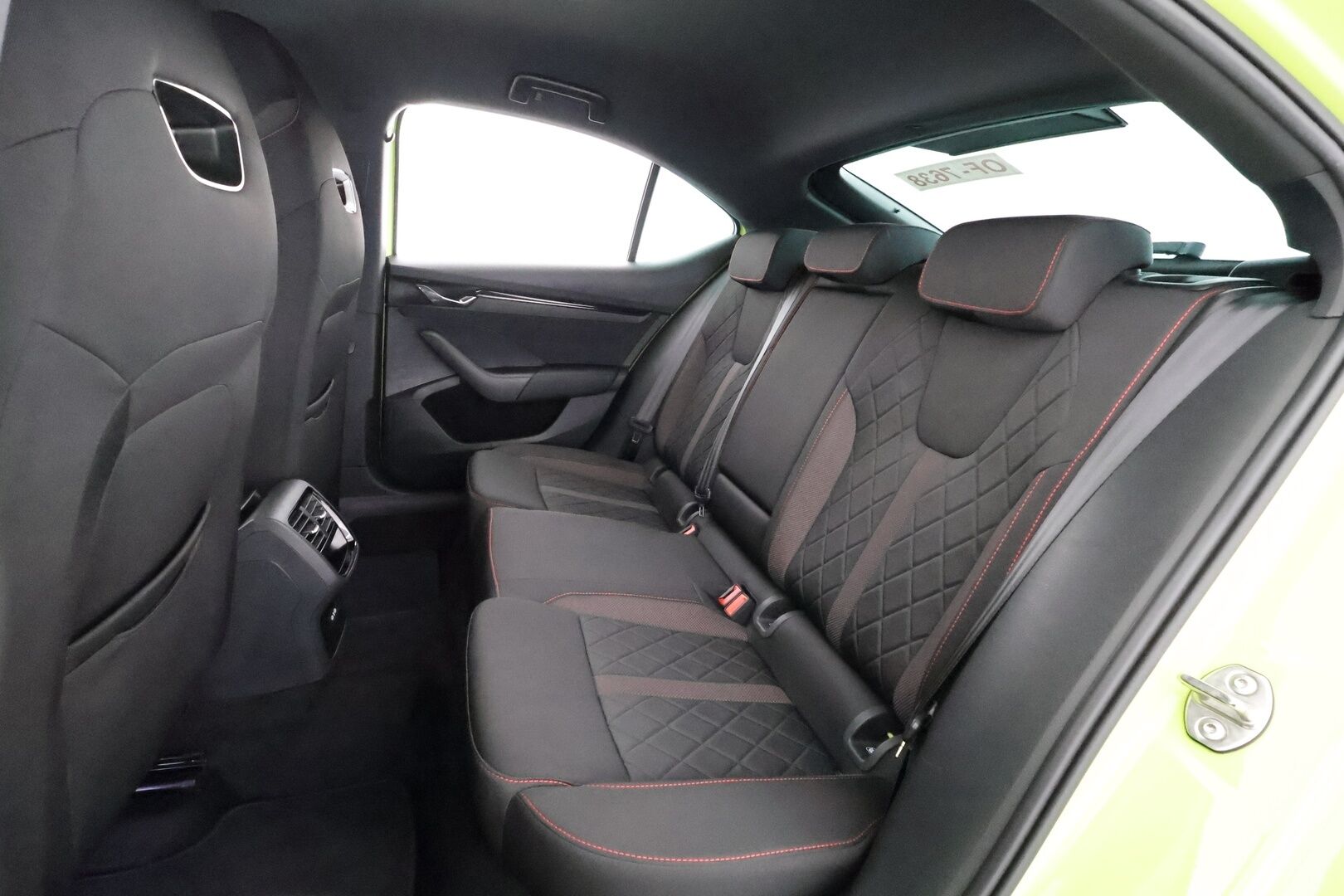 Skoda Octavia 2024 1,4 TSI PHEV RS iV DSG Autom. - | Webasto | Koukku | ACC | Matrix-LED | P.Kamera | HUD | Kaistavahti | Navi | Keyless | Merkkihuollot | 2x Latauskaapelit |