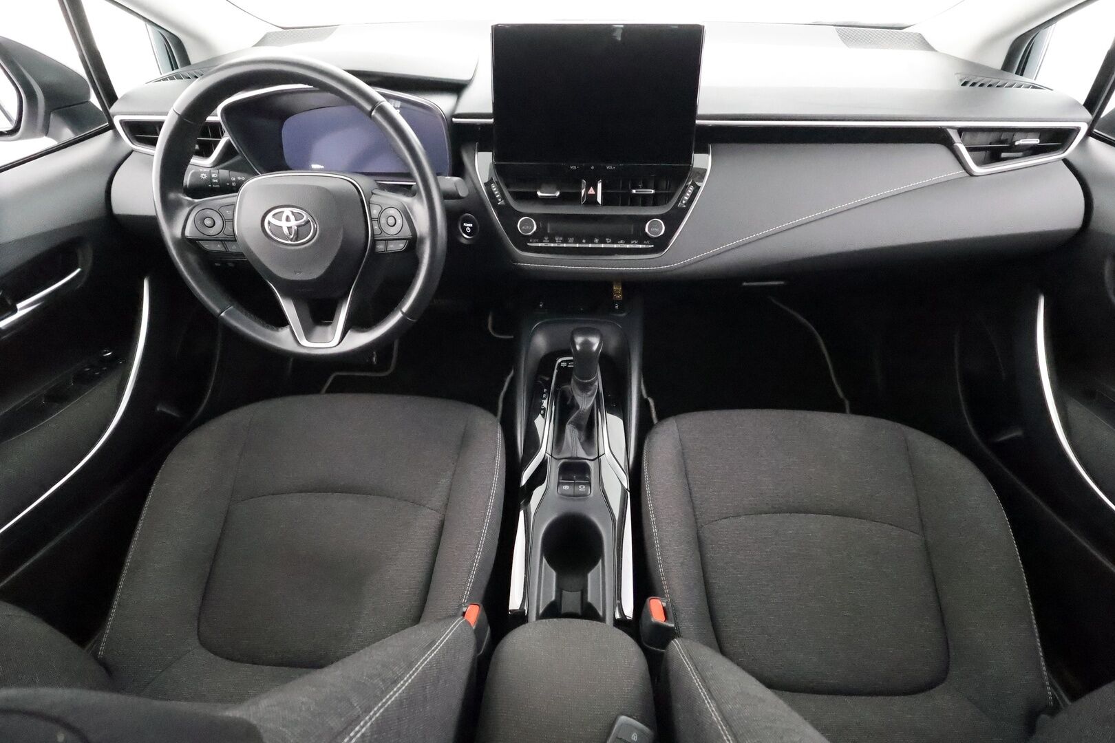 Toyota Corolla 2023 Sedan 1,8 Hybrid Active - | Koukku | ACC | Facelift | P.Kamera | Navi | Kaistavahti | PDA | Keyless | Merkkihuollot |