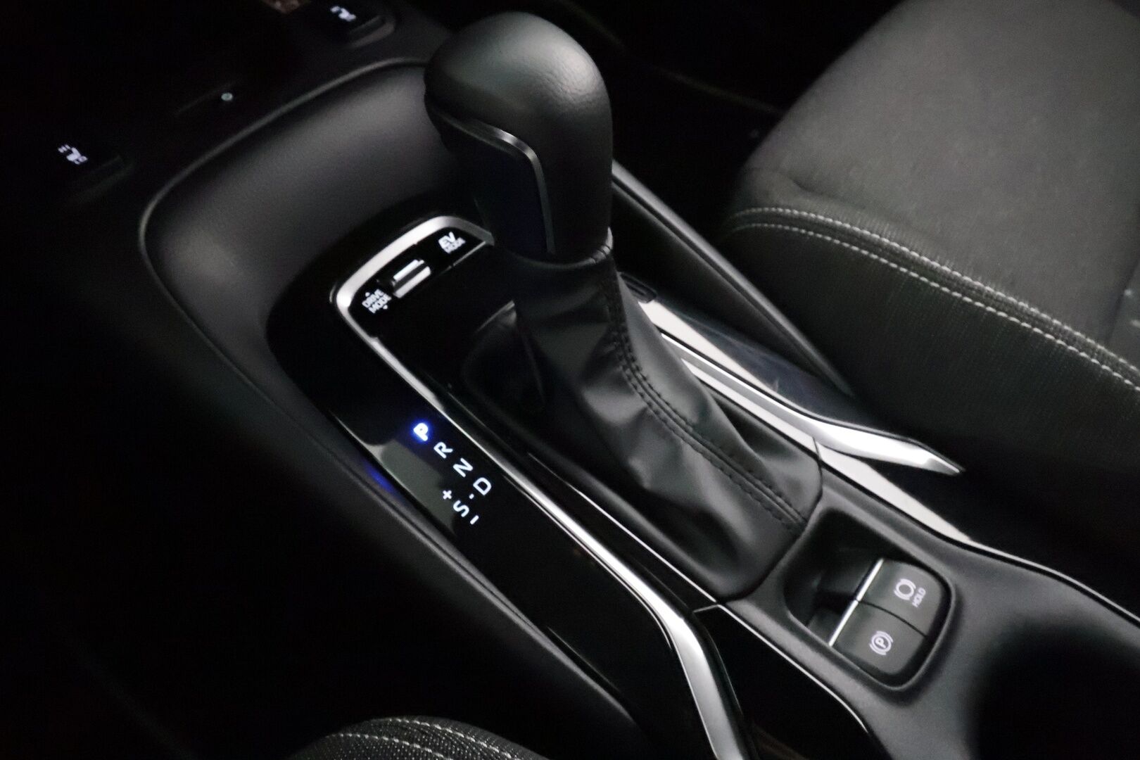 TOYOTA COROLLA 2023 Touring Sports 2,0 Hybrid Launch Edition - | ACC | LED | P.Kamera | Navi | Apple&Android | Kahdet Renkaat |
