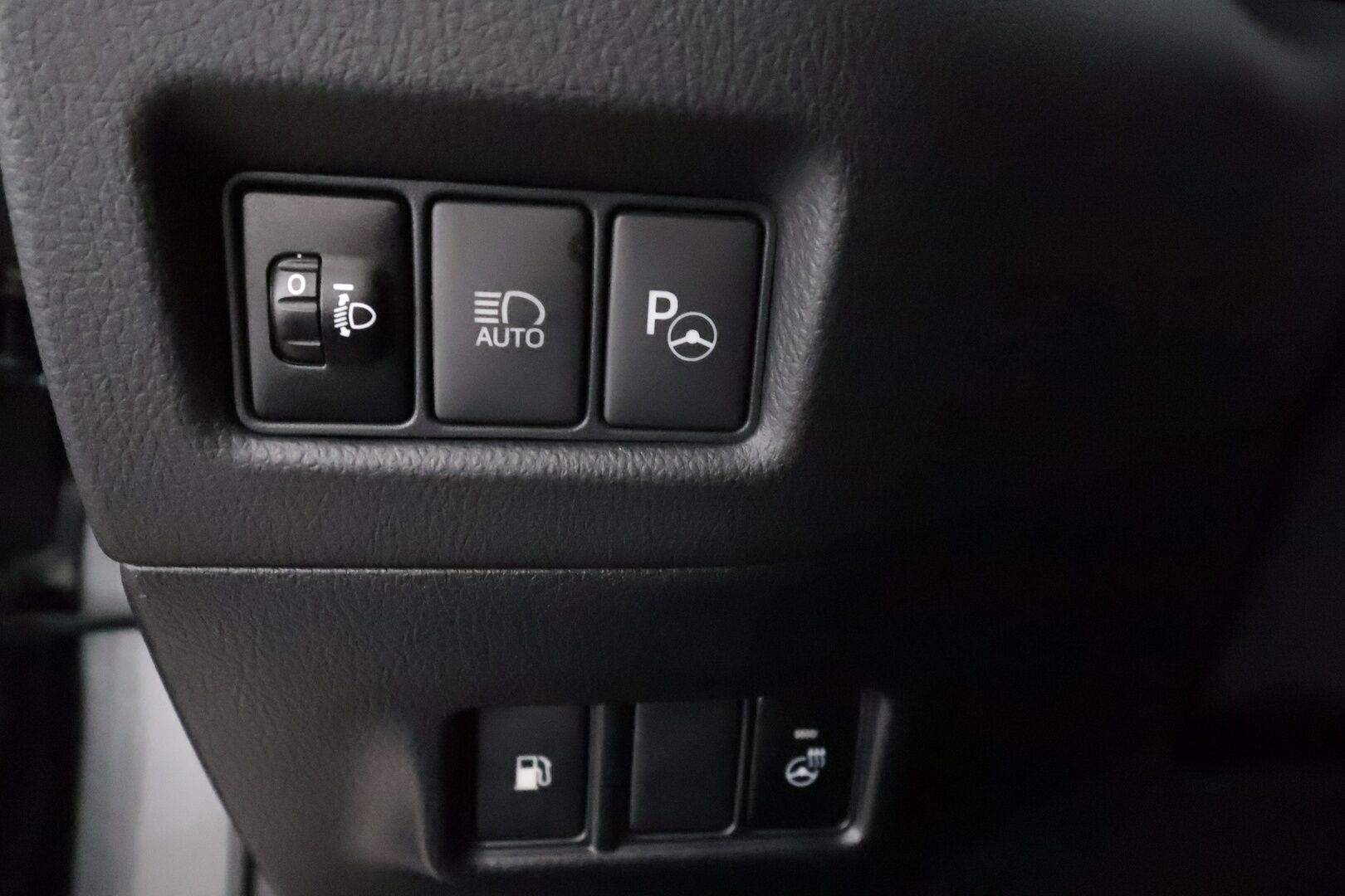 TOYOTA C-HR 2019 1.8 Hybrid Style - | ACC | LED | P.Kamera | Kaistavahti | Katveavustin | Keyless | Bluetooth | Ratinlämmitys |