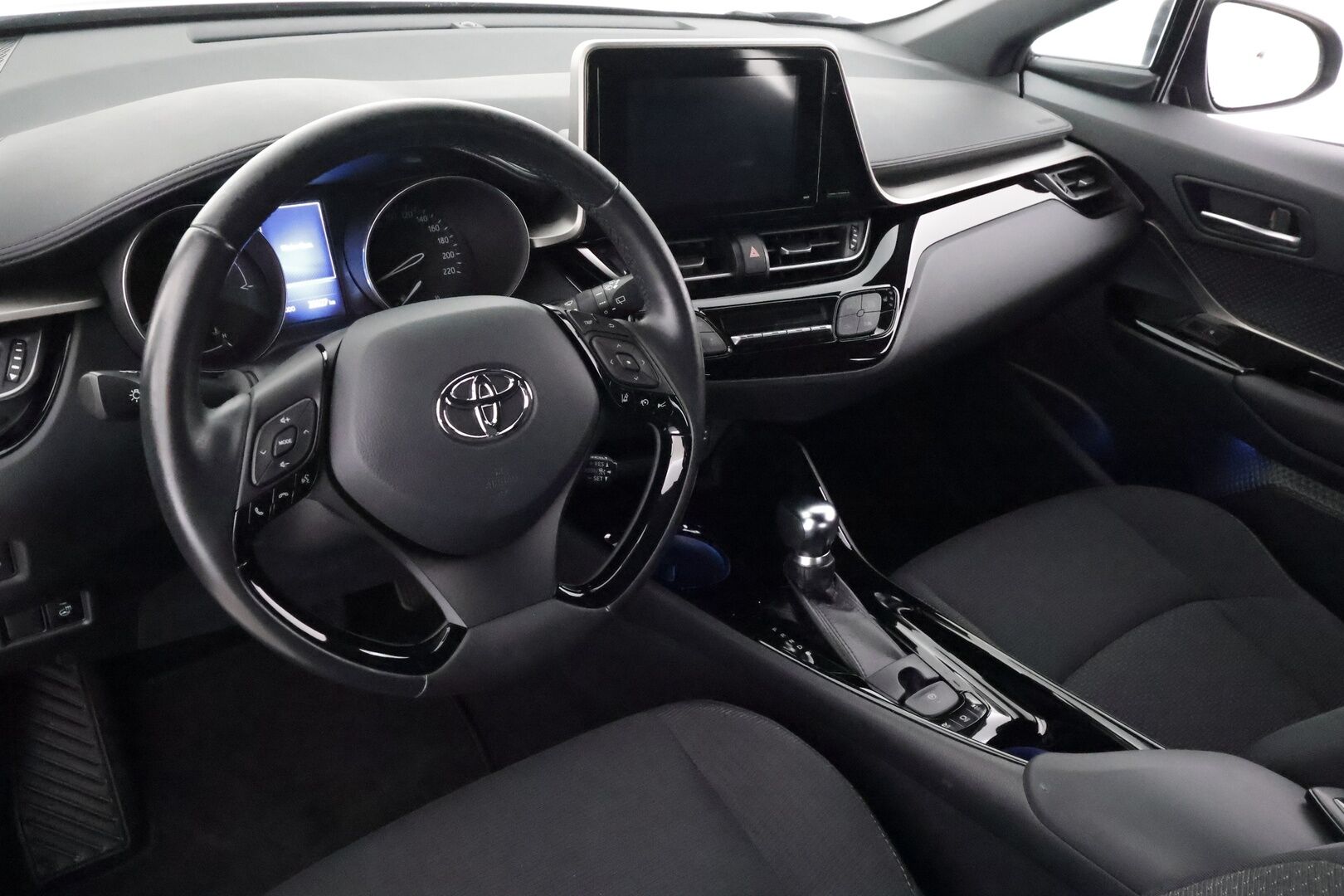 TOYOTA C-HR 2019 1.8 Hybrid Style - | ACC | LED | P.Kamera | Kaistavahti | Katveavustin | Keyless | Bluetooth | Ratinlämmitys |