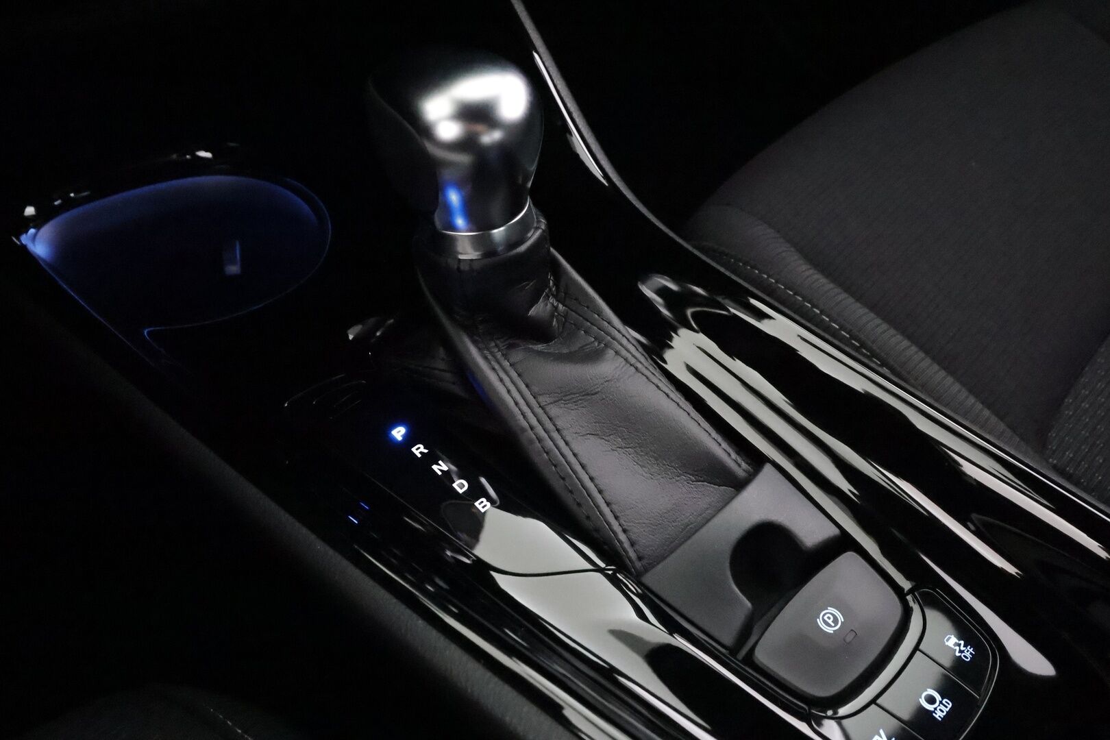 TOYOTA C-HR 2019 1.8 Hybrid Style - | ACC | LED | P.Kamera | Kaistavahti | Katveavustin | Keyless | Bluetooth | Ratinlämmitys |