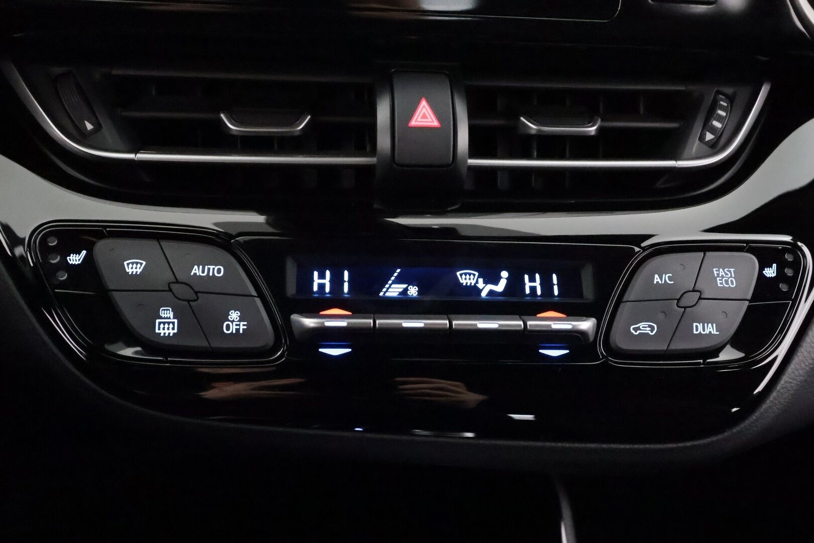 TOYOTA C-HR 2019 1.8 Hybrid Style - | ACC | LED | P.Kamera | Kaistavahti | Katveavustin | Keyless | Bluetooth | Ratinlämmitys |