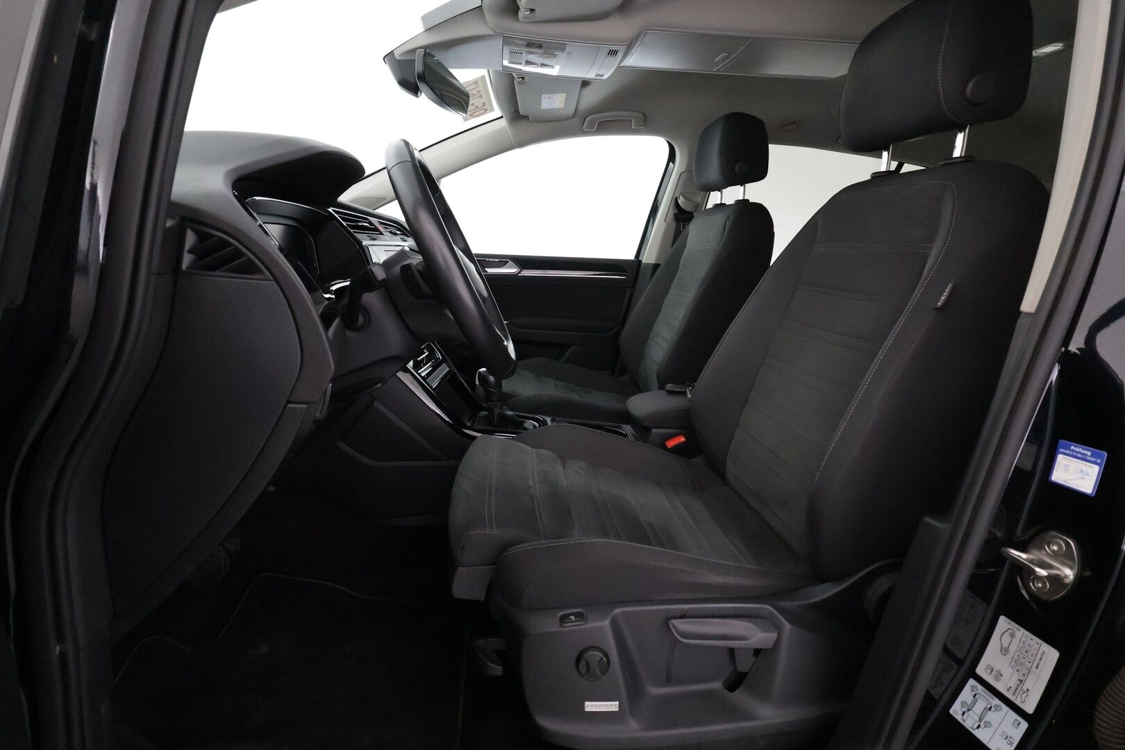VOLKSWAGEN TOURAN 2023 1,5 TSI EVO 110 kW DSG-automaatti 7-P - | Koukku | ACC | Matrix-LED | P.Kamera | Hierovat Sporttipenkit | Navi | Kaistavahti | Keyless | Digimittaristo | Apple&Android | Merkkihuollot | Kahdet renkaat |
