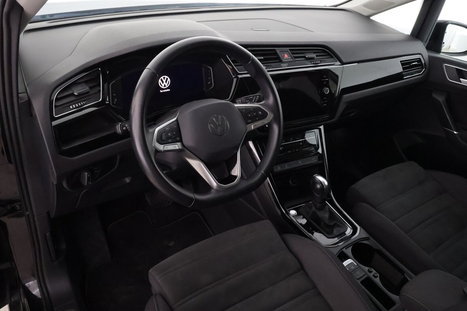 VOLKSWAGEN TOURAN 2023 1,5 TSI EVO 110 kW DSG-automaatti 7-P - | Koukku | ACC | Matrix-LED | P.Kamera | Hierovat Sporttipenkit | Navi | Kaistavahti | Keyless | Digimittaristo | Apple&Android | Merkkihuollot | Kahdet renkaat |