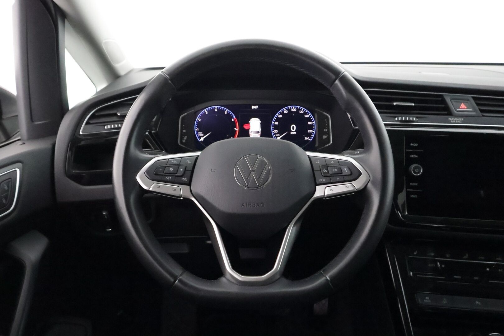 VOLKSWAGEN TOURAN 2023 1,5 TSI EVO 110 kW DSG-automaatti 7-P - | Koukku | ACC | Matrix-LED | P.Kamera | Hierovat Sporttipenkit | Navi | Kaistavahti | Keyless | Digimittaristo | Apple&Android | Merkkihuollot | Kahdet renkaat |