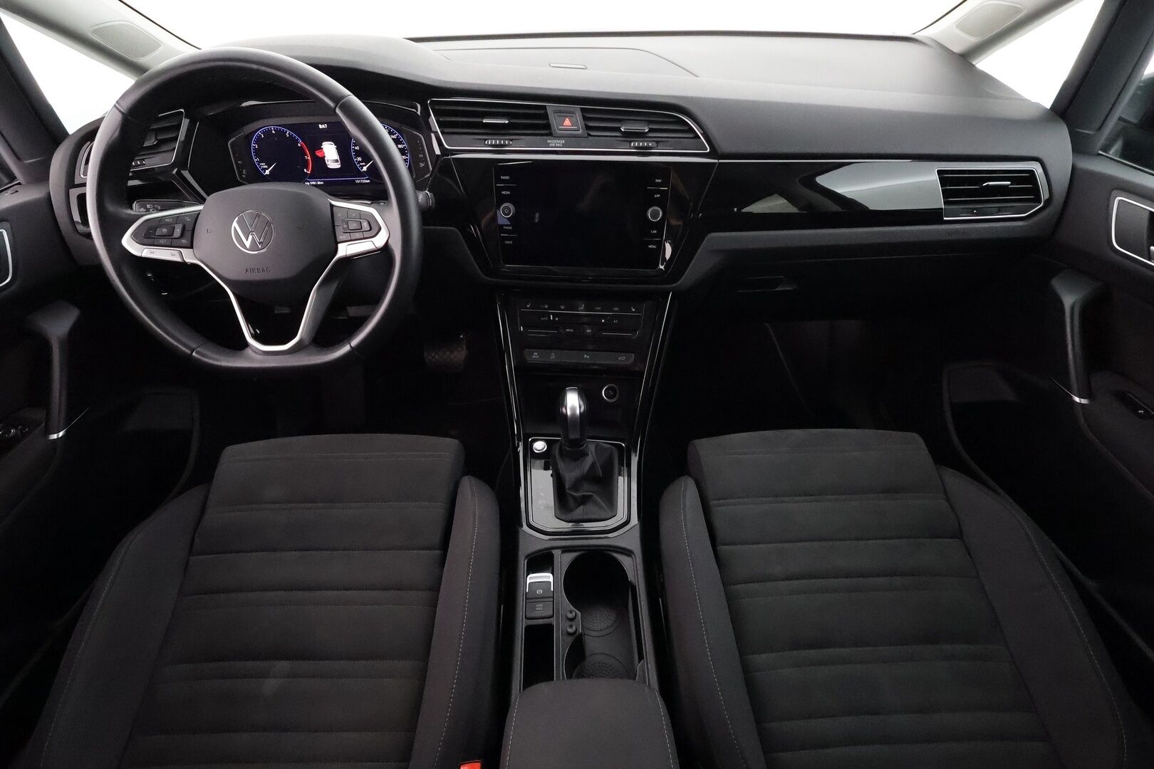 VOLKSWAGEN TOURAN 2023 1,5 TSI EVO 110 kW DSG-automaatti 7-P - | Koukku | ACC | Matrix-LED | P.Kamera | Hierovat Sporttipenkit | Navi | Kaistavahti | Keyless | Digimittaristo | Apple&Android | Merkkihuollot | Kahdet renkaat |