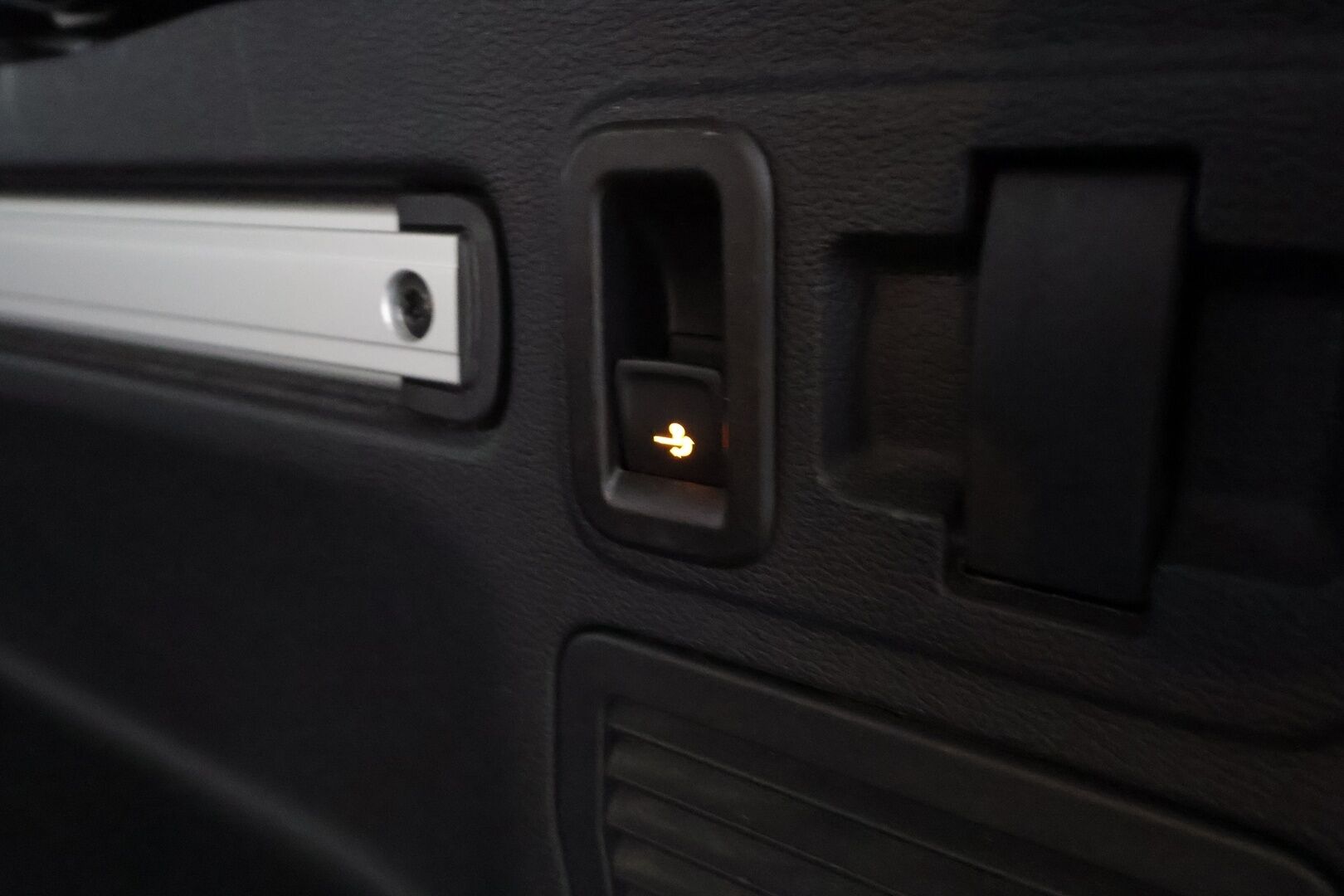 VOLKSWAGEN TOURAN 2023 1,5 TSI EVO 110 kW DSG-automaatti 7-P - | Koukku | ACC | Matrix-LED | P.Kamera | Hierovat Sporttipenkit | Navi | Kaistavahti | Keyless | Digimittaristo | Apple&Android | Merkkihuollot | Kahdet renkaat |