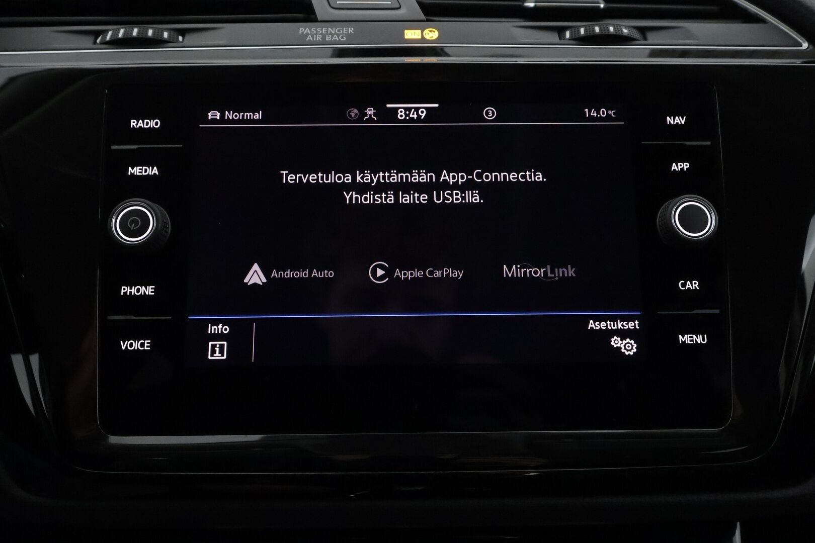 VOLKSWAGEN TOURAN 2023 1,5 TSI EVO 110 kW DSG-automaatti 7-P - | Koukku | ACC | Matrix-LED | P.Kamera | Hierovat Sporttipenkit | Navi | Kaistavahti | Keyless | Digimittaristo | Apple&Android | Merkkihuollot | Kahdet renkaat |